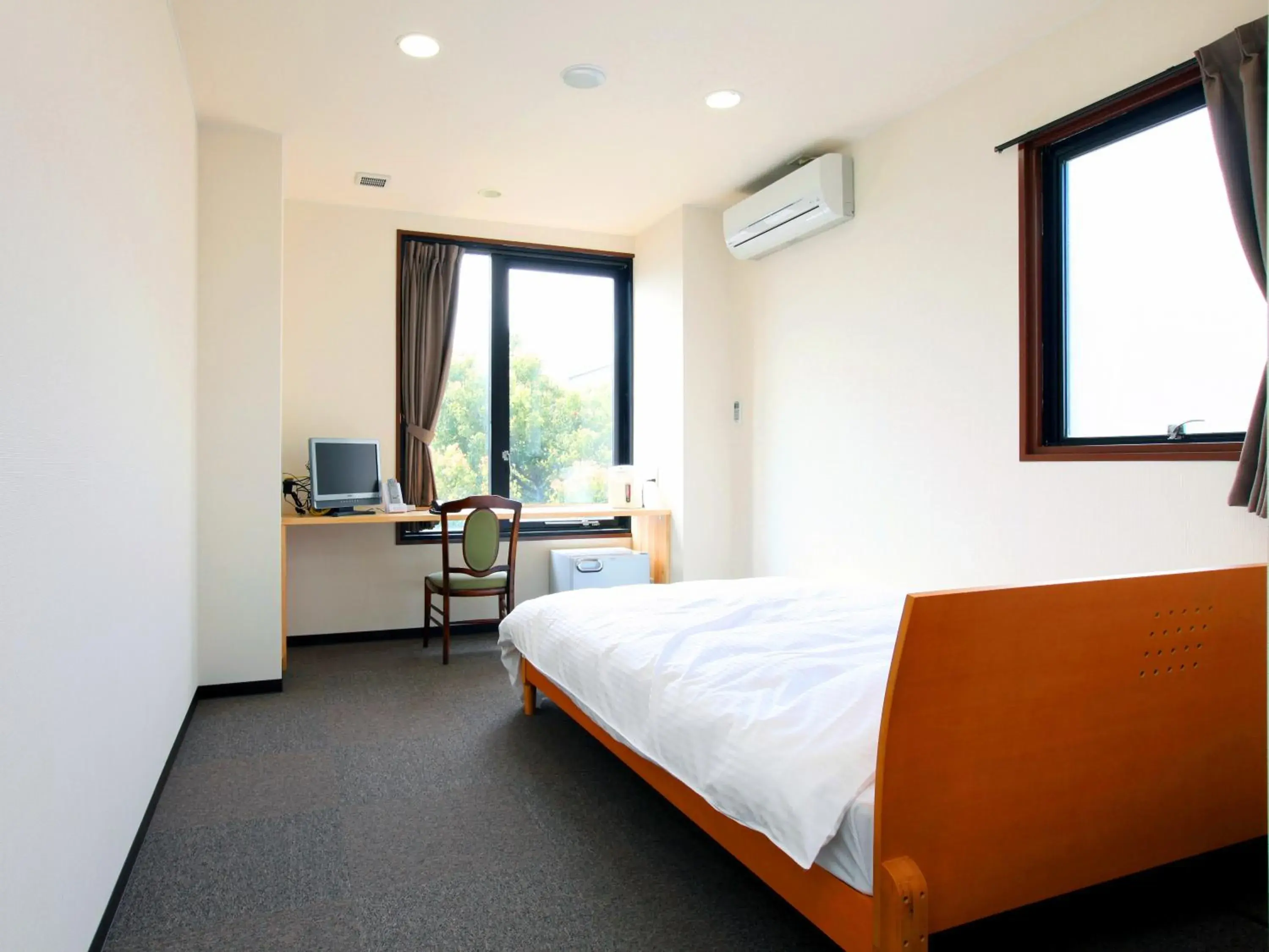 Photo of the whole room, Bed in Sakaide Plaza Hotel Photo of the whole room, Bed in Sakaide Plaza Hotel