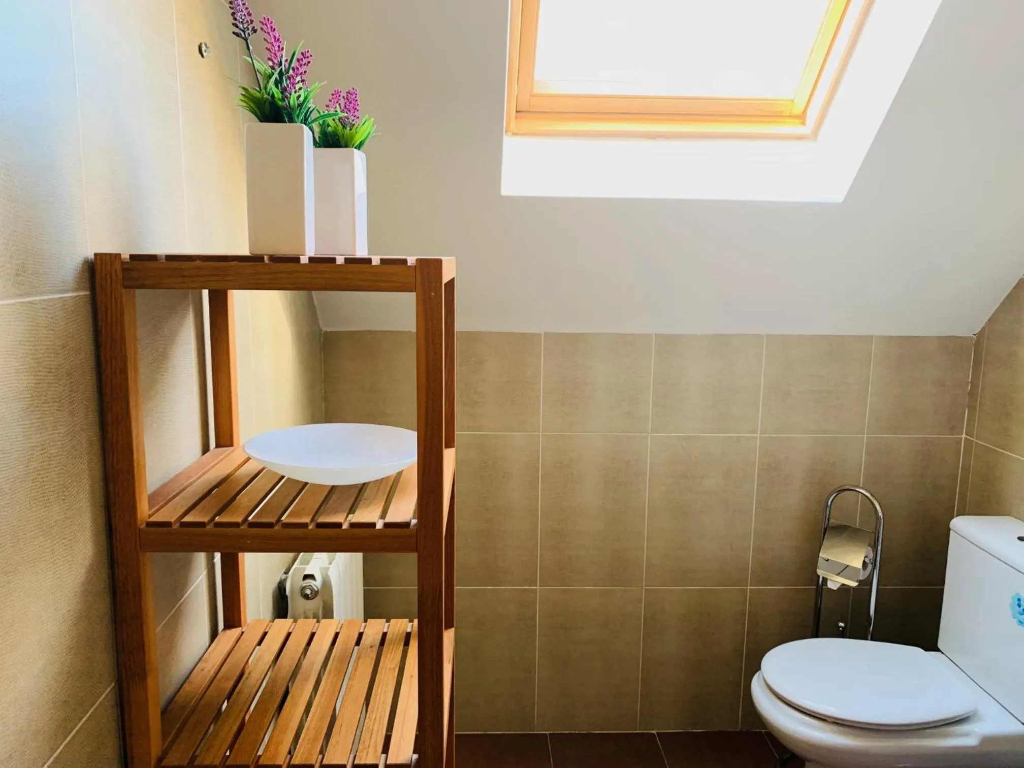 Toilet in Aticos La Aliseda by Valdesierra