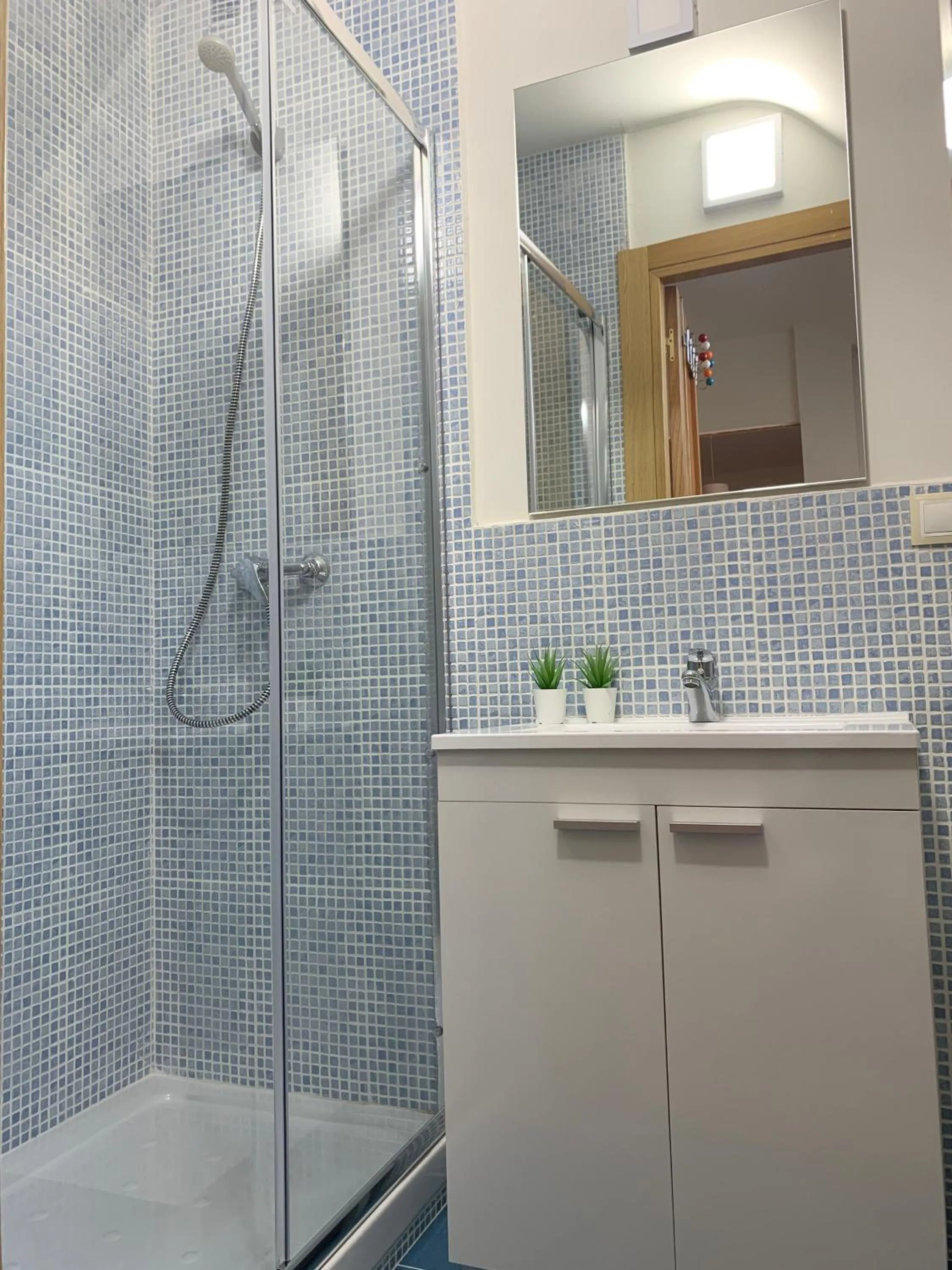 Shower in Aticos La Aliseda by Valdesierra