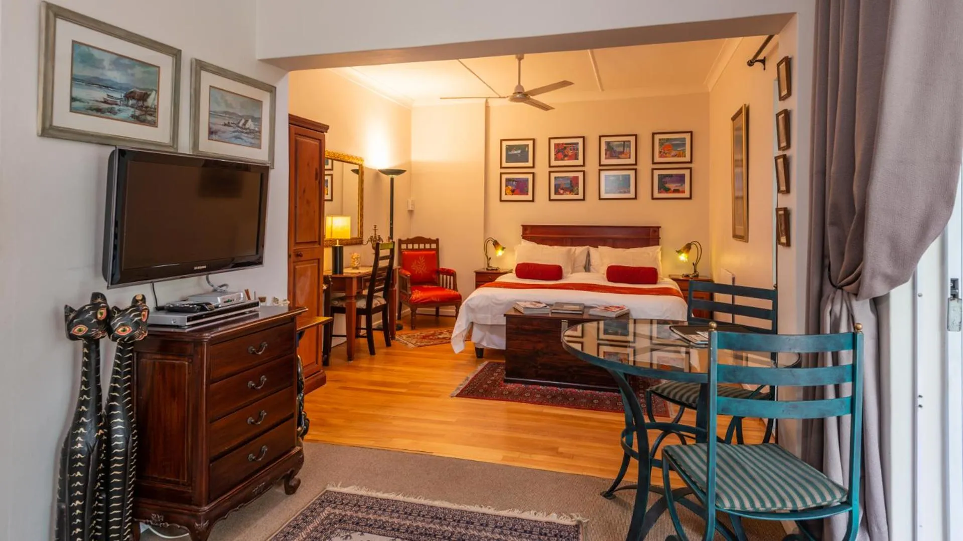 Photo of the whole room, Bed in Brown Jug Guest House