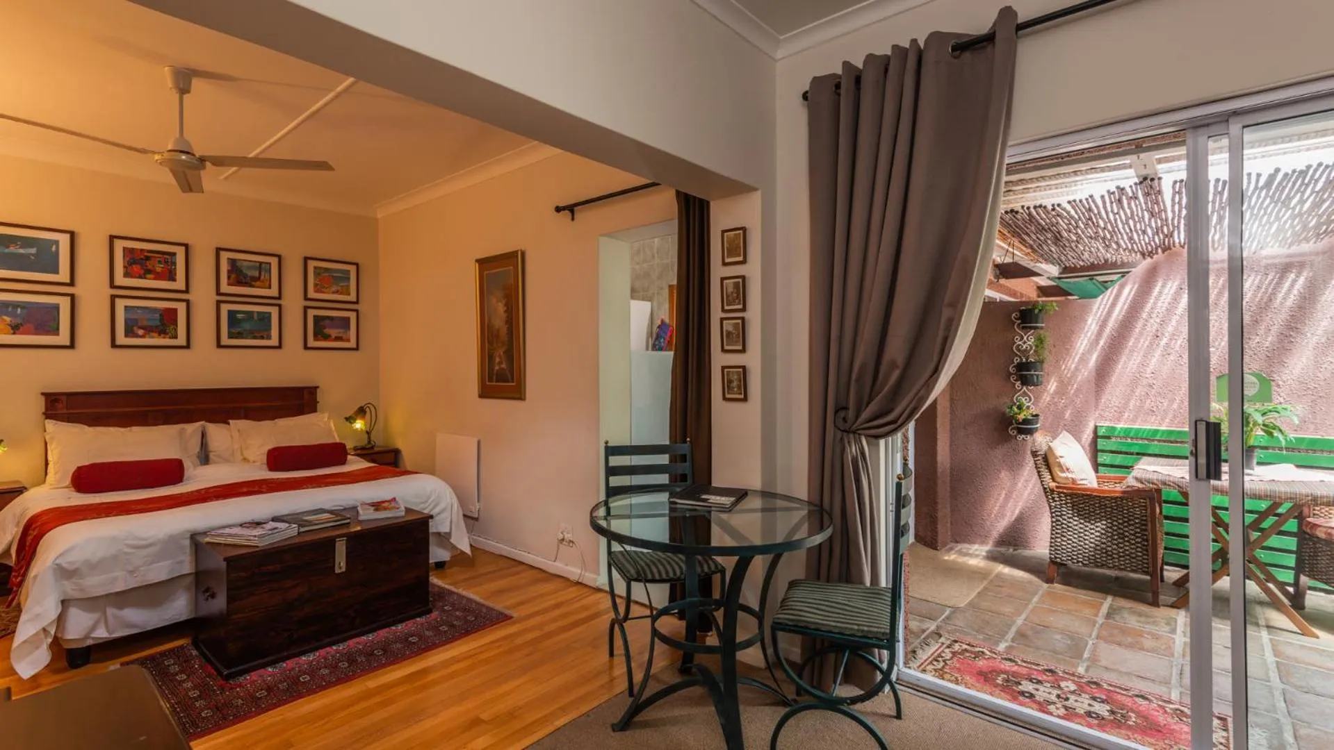 Balcony/Terrace, Bed in Brown Jug Guest House