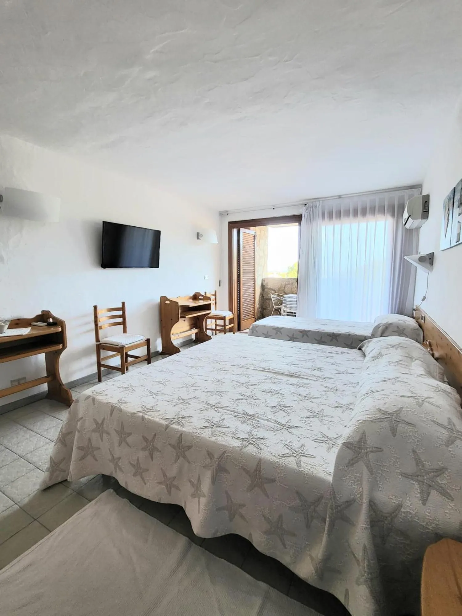 View (from property/room), Bed in Hotel Olimpia