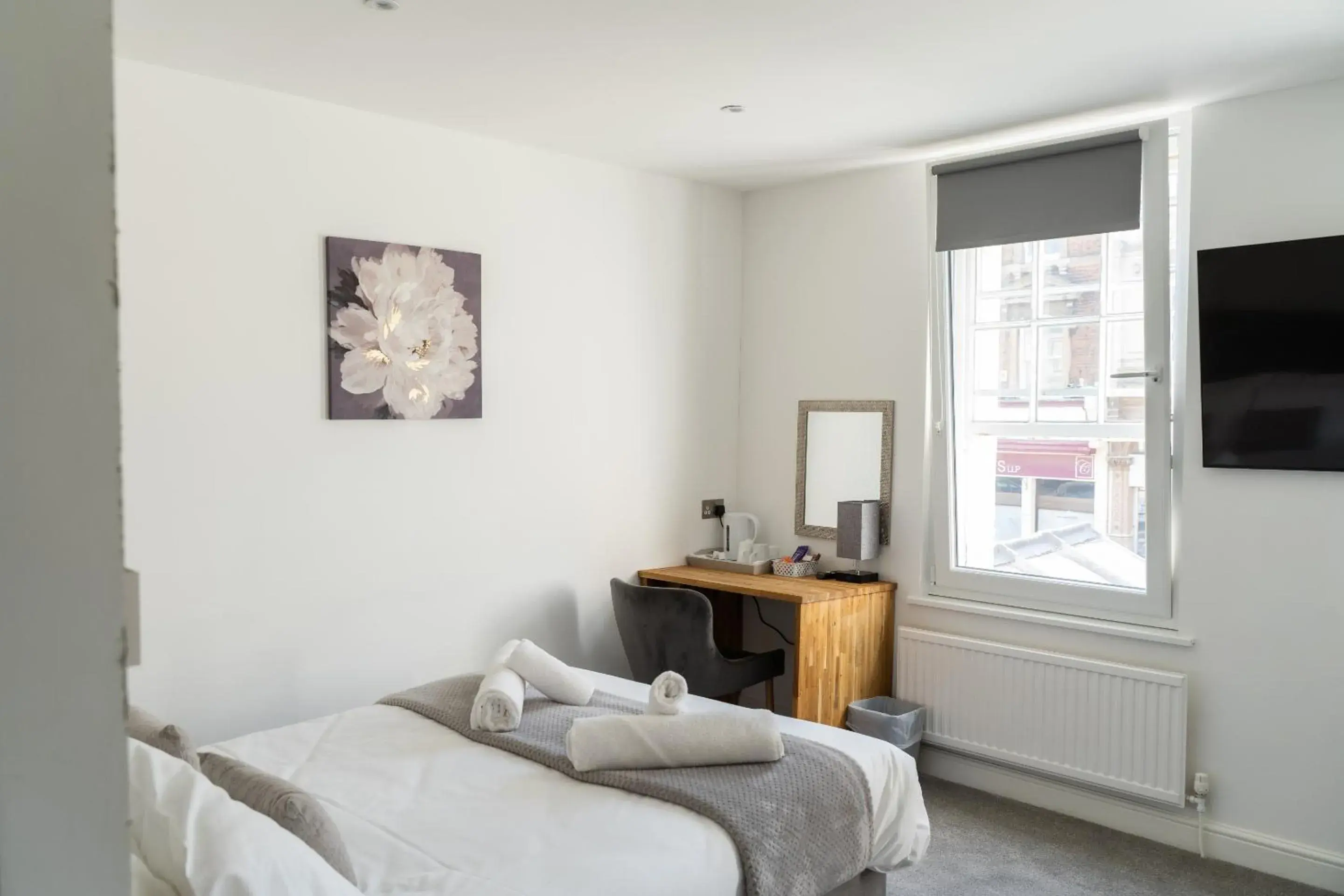 Bedroom, Bed in The Red Lion Hotel Bedroom, Bed in The Red Lion Hotel