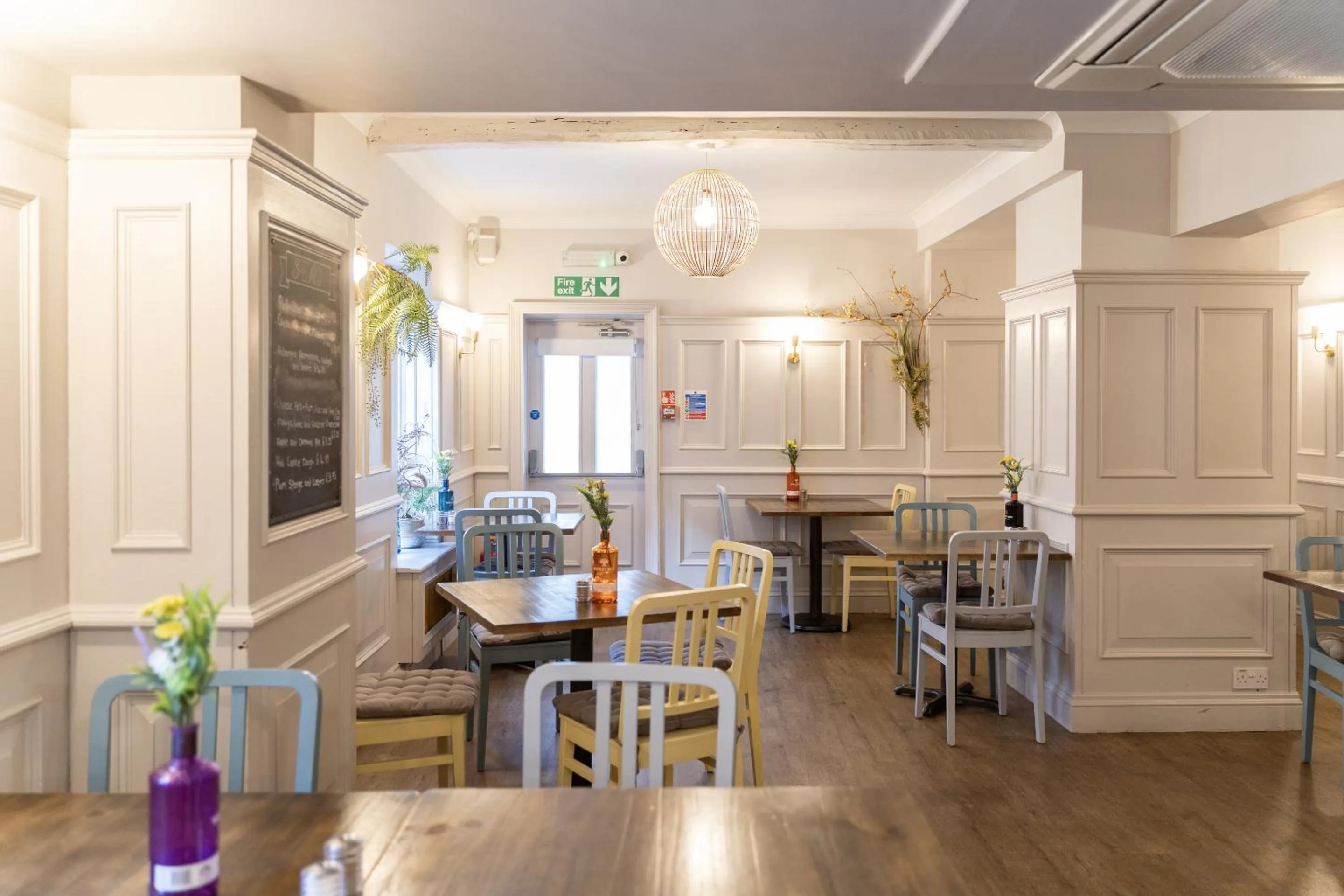 Dining area in The Red Lion Hotel