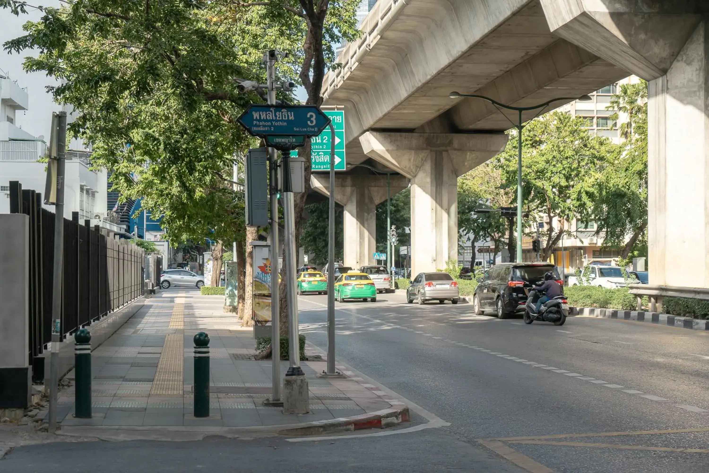 Street view in VIC 3 Bangkok Hotel Street view in VIC 3 Bangkok Hotel