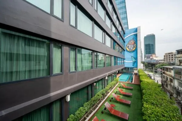 Swimming pool in VIC 3 Bangkok Hotel