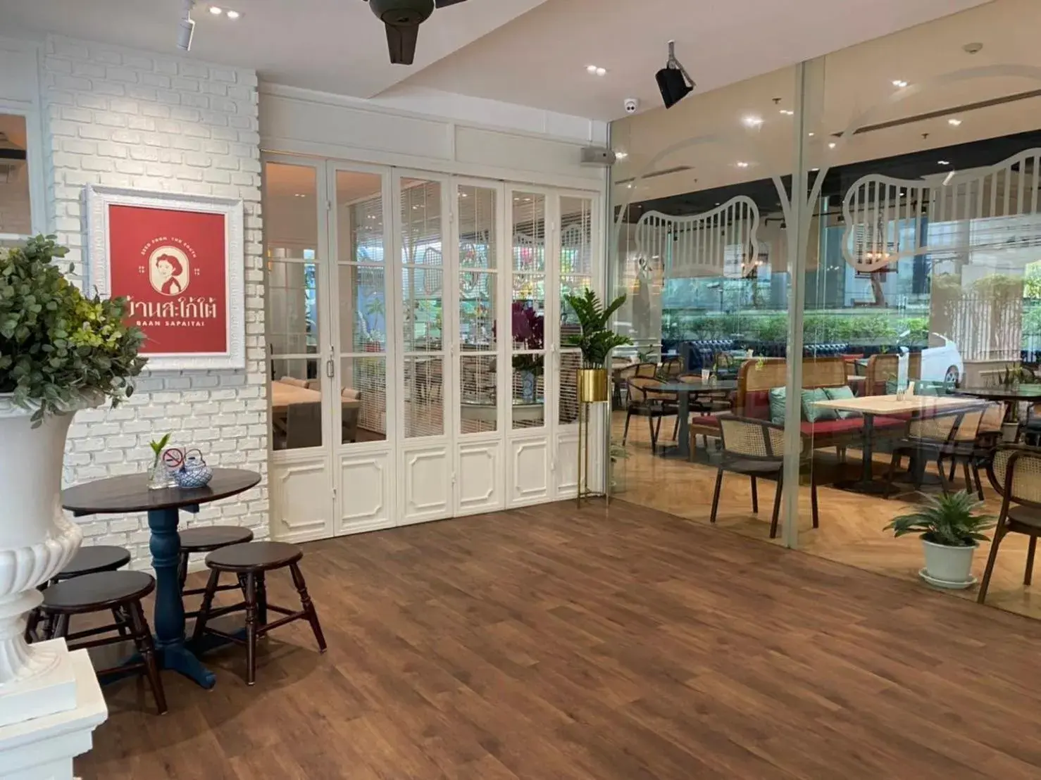 Restaurant/places to eat in VIC 3 Bangkok Hotel Restaurant/places to eat in VIC 3 Bangkok Hotel