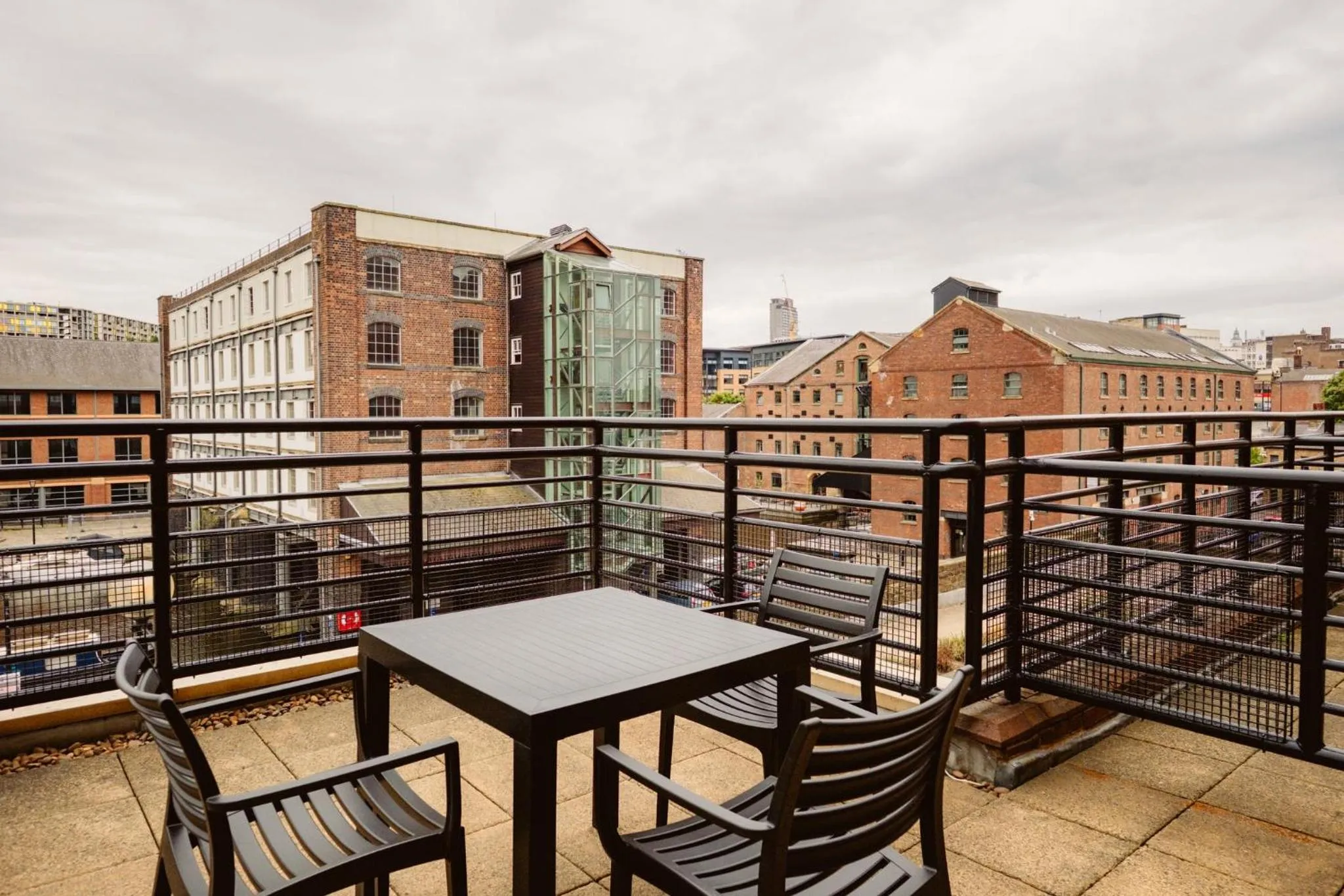 Photo of the whole room in Sandman Signature Sheffield Quays Hotel