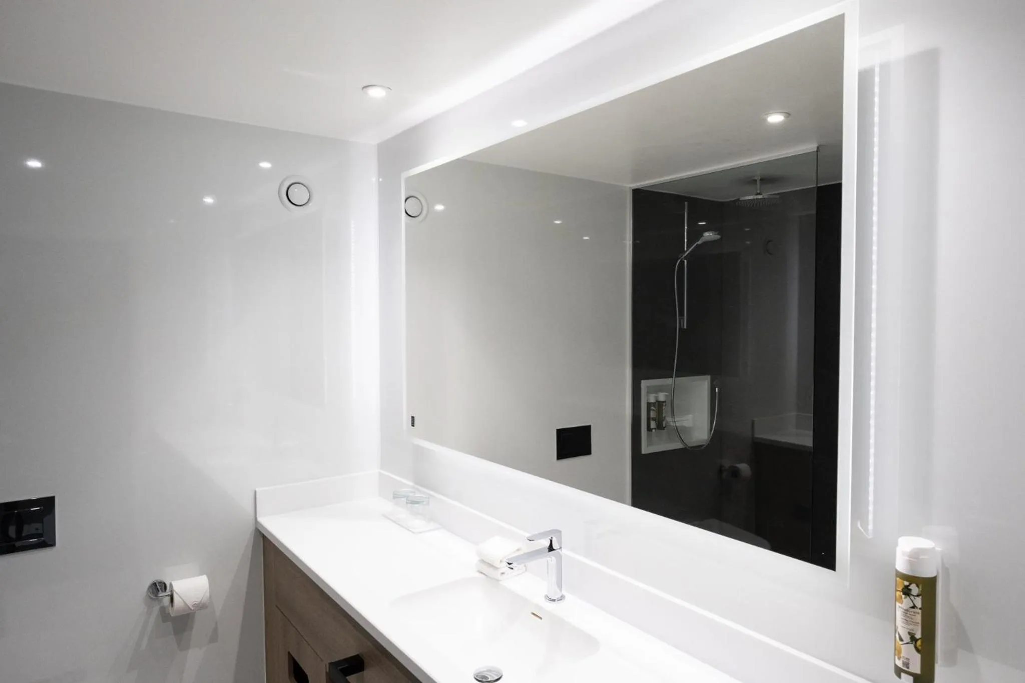 Bathroom in Sandman Signature Sheffield Quays Hotel