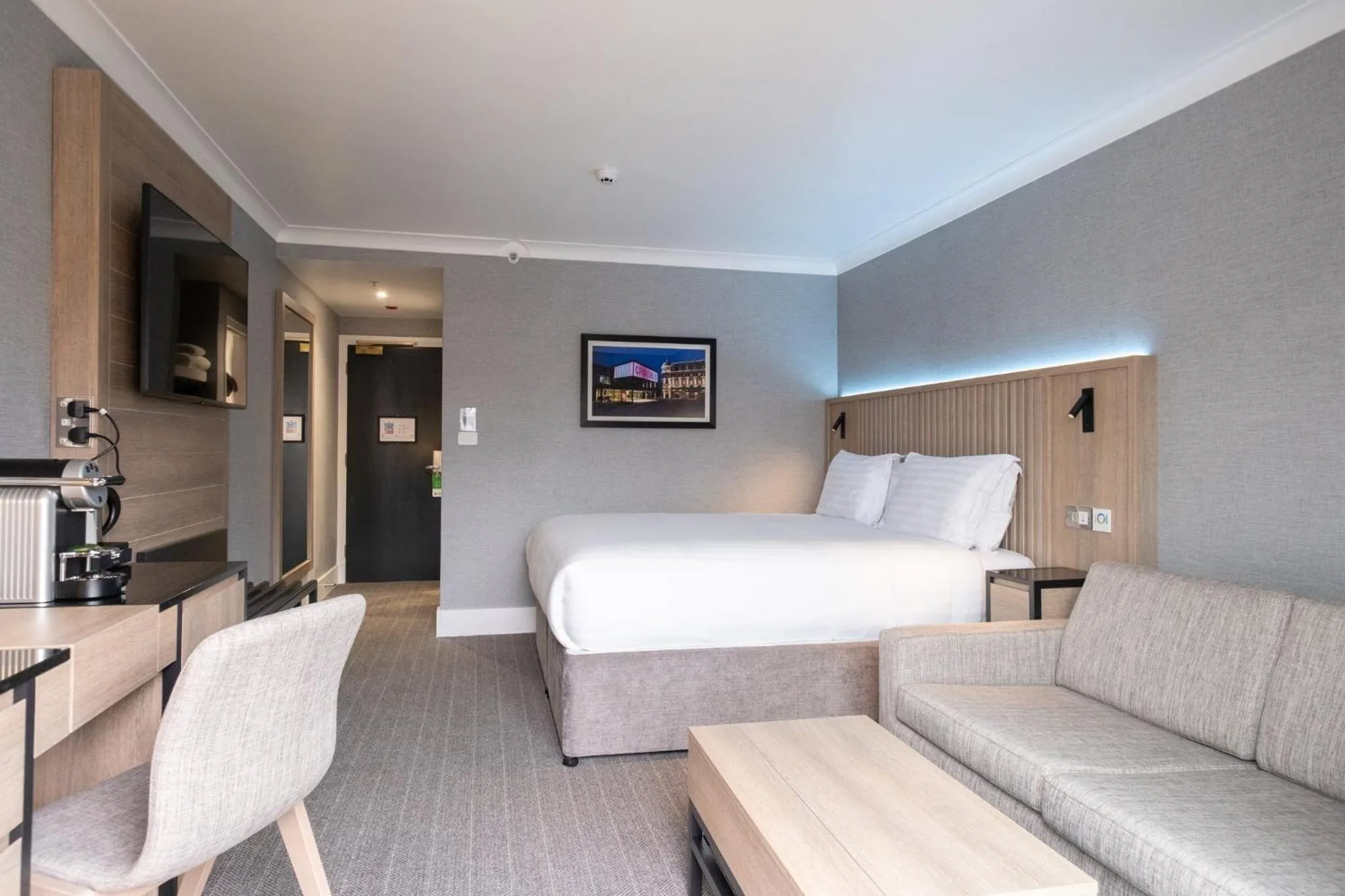 Photo of the whole room, Bed in Sandman Signature Sheffield Quays Hotel