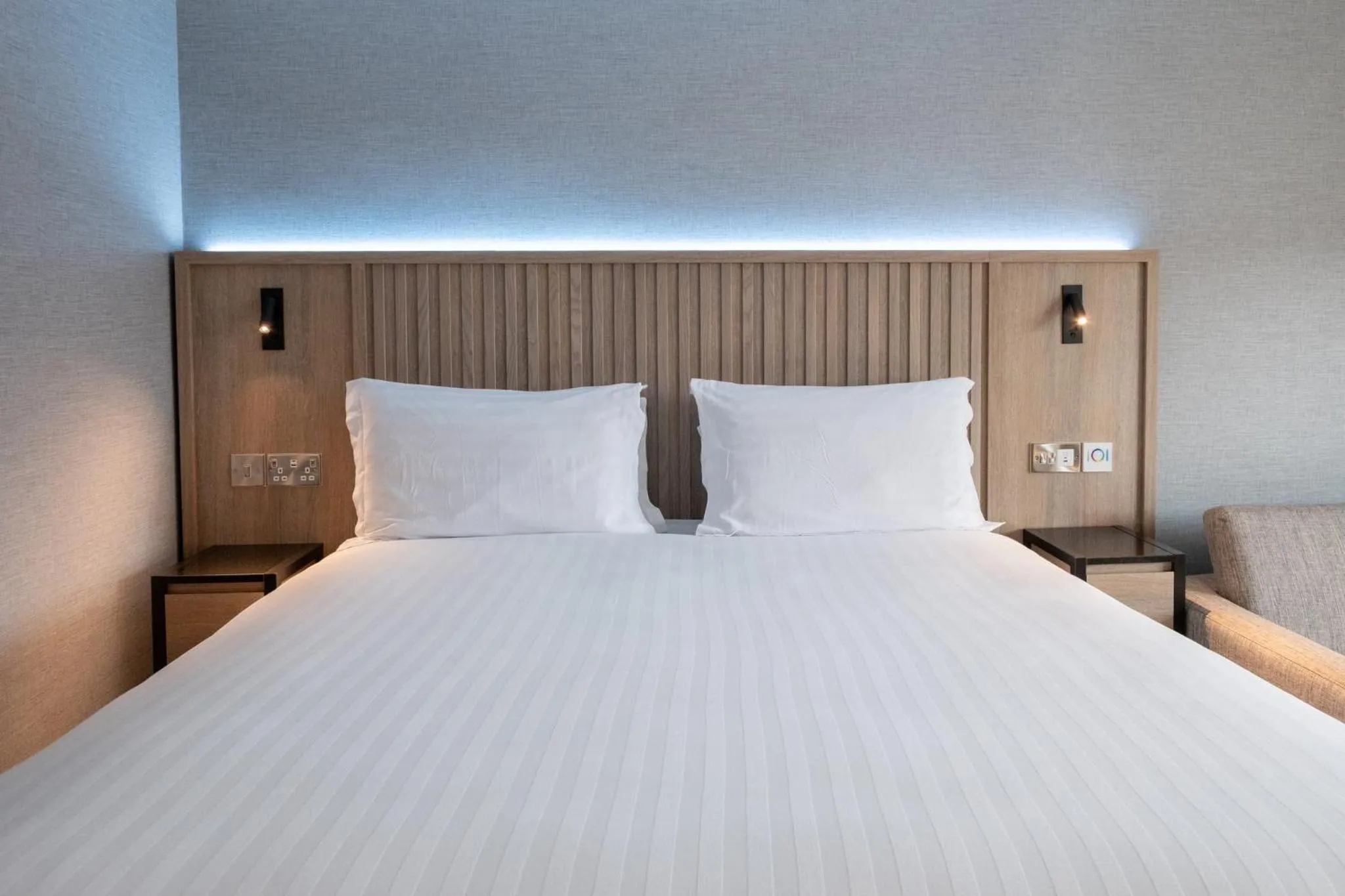 Photo of the whole room, Bed in Sandman Signature Sheffield Quays Hotel