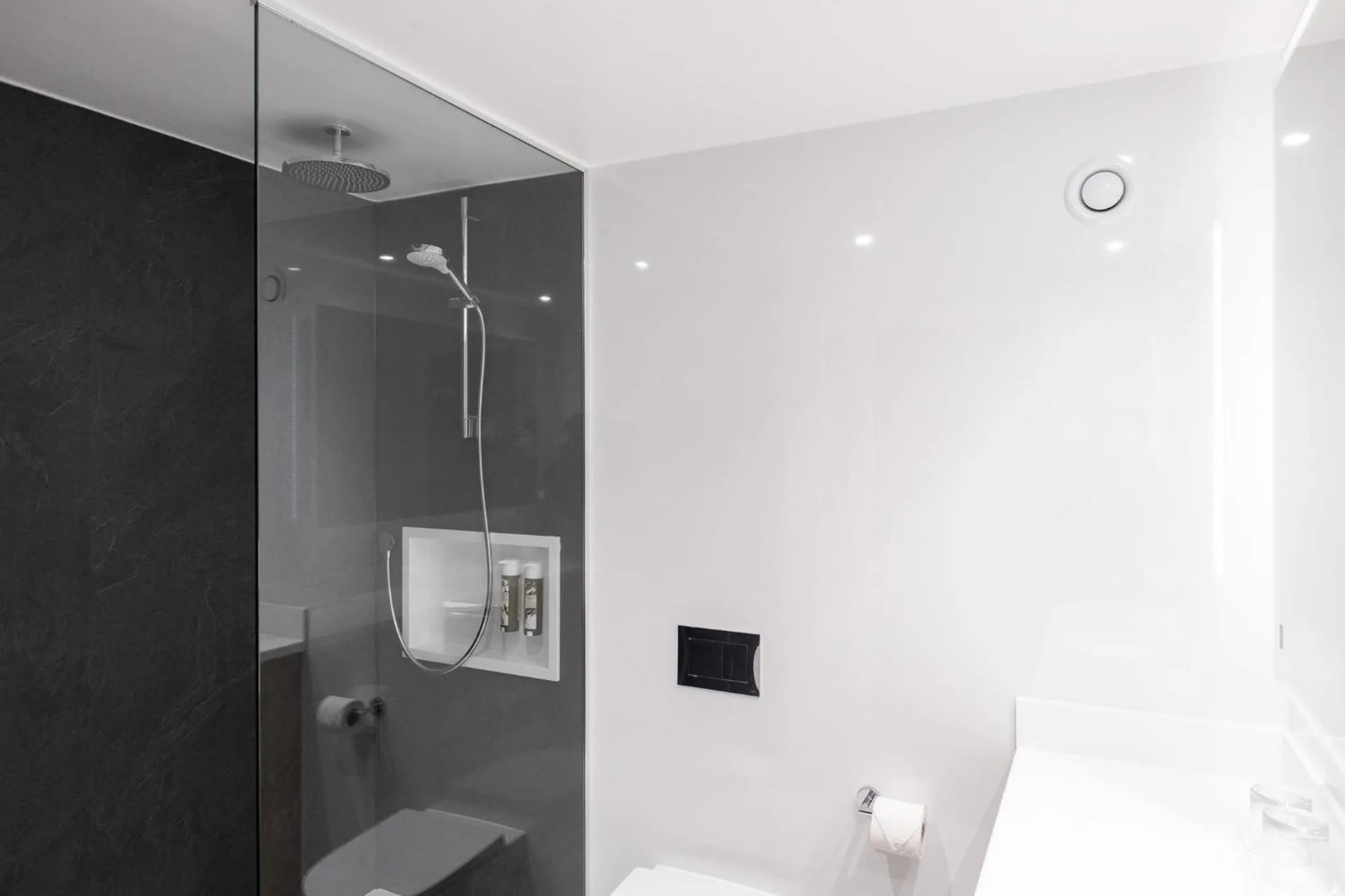 Bathroom in Sandman Signature Sheffield Quays Hotel