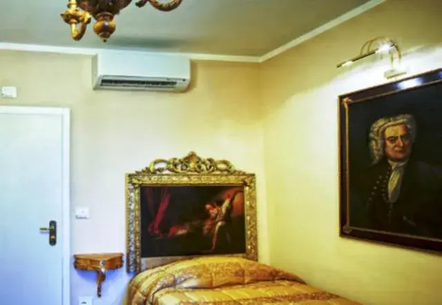 Superior Single Room in Boutique Hotel L'Imperatrice Superior Single Room in Boutique Hotel L'Imperatrice