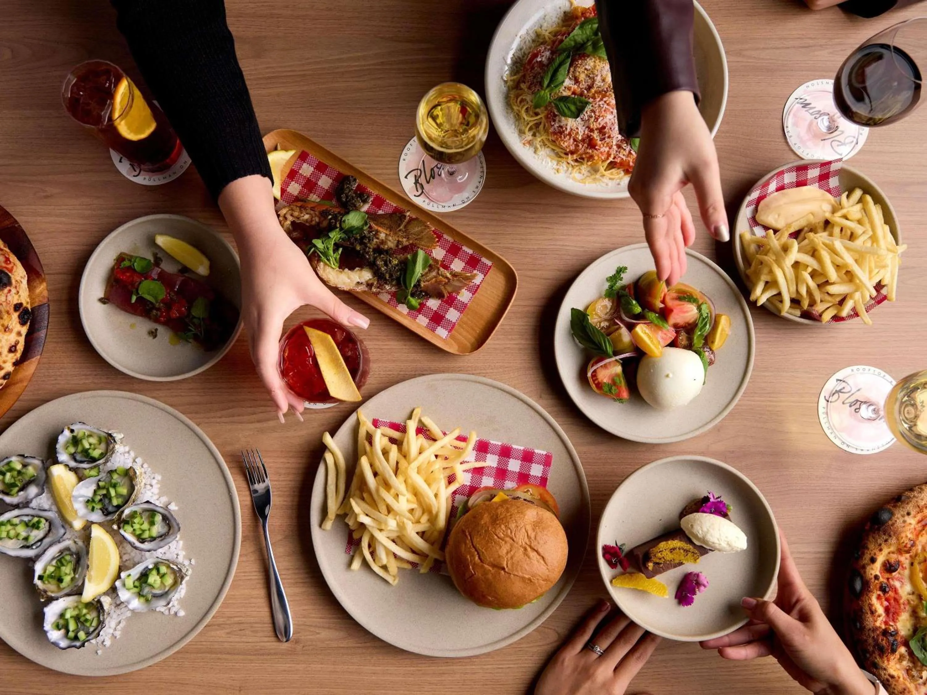 Lounge or bar in Pullman Melbourne City Centre