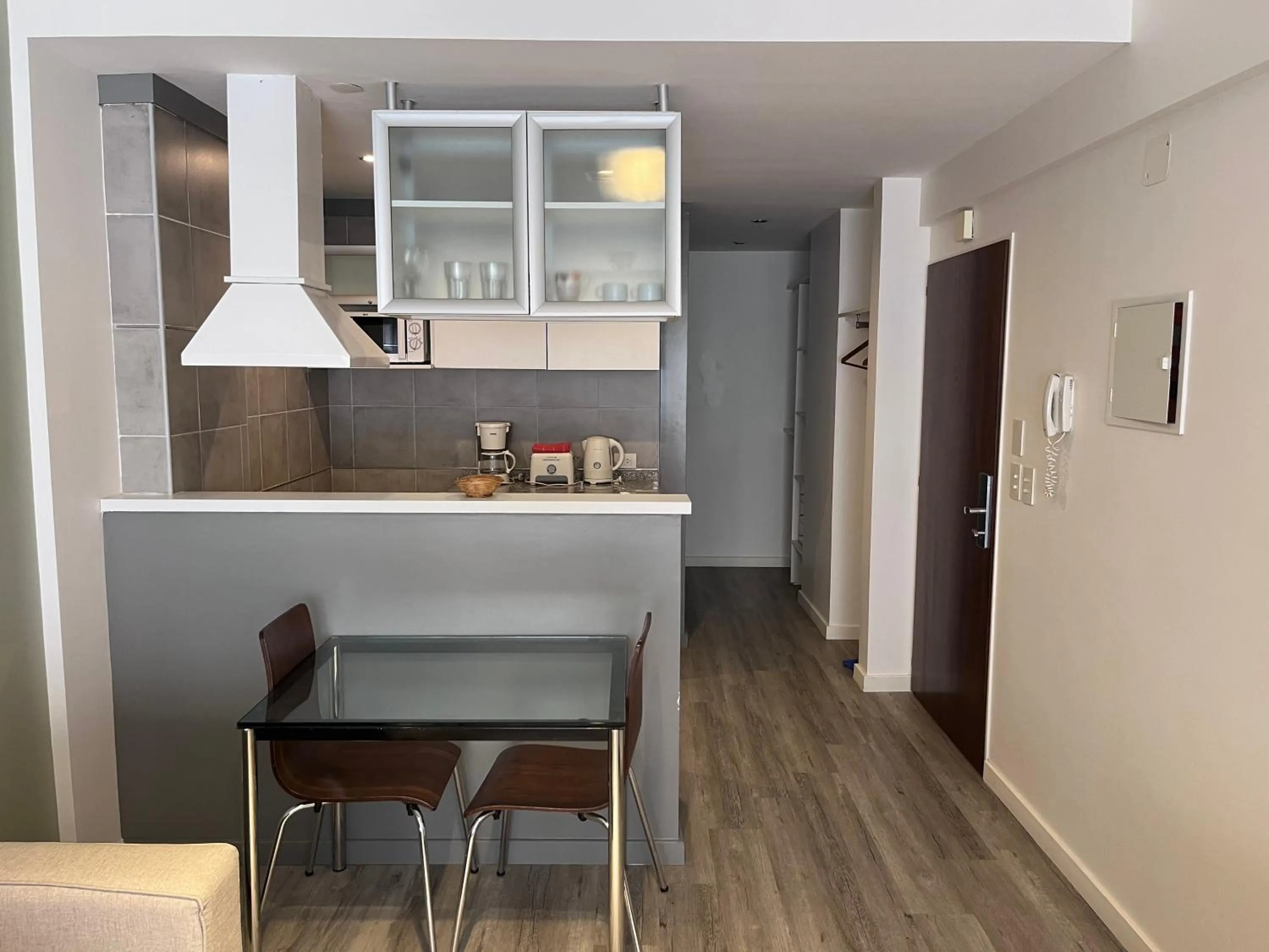 Kitchen or kitchenette in Color Botánico