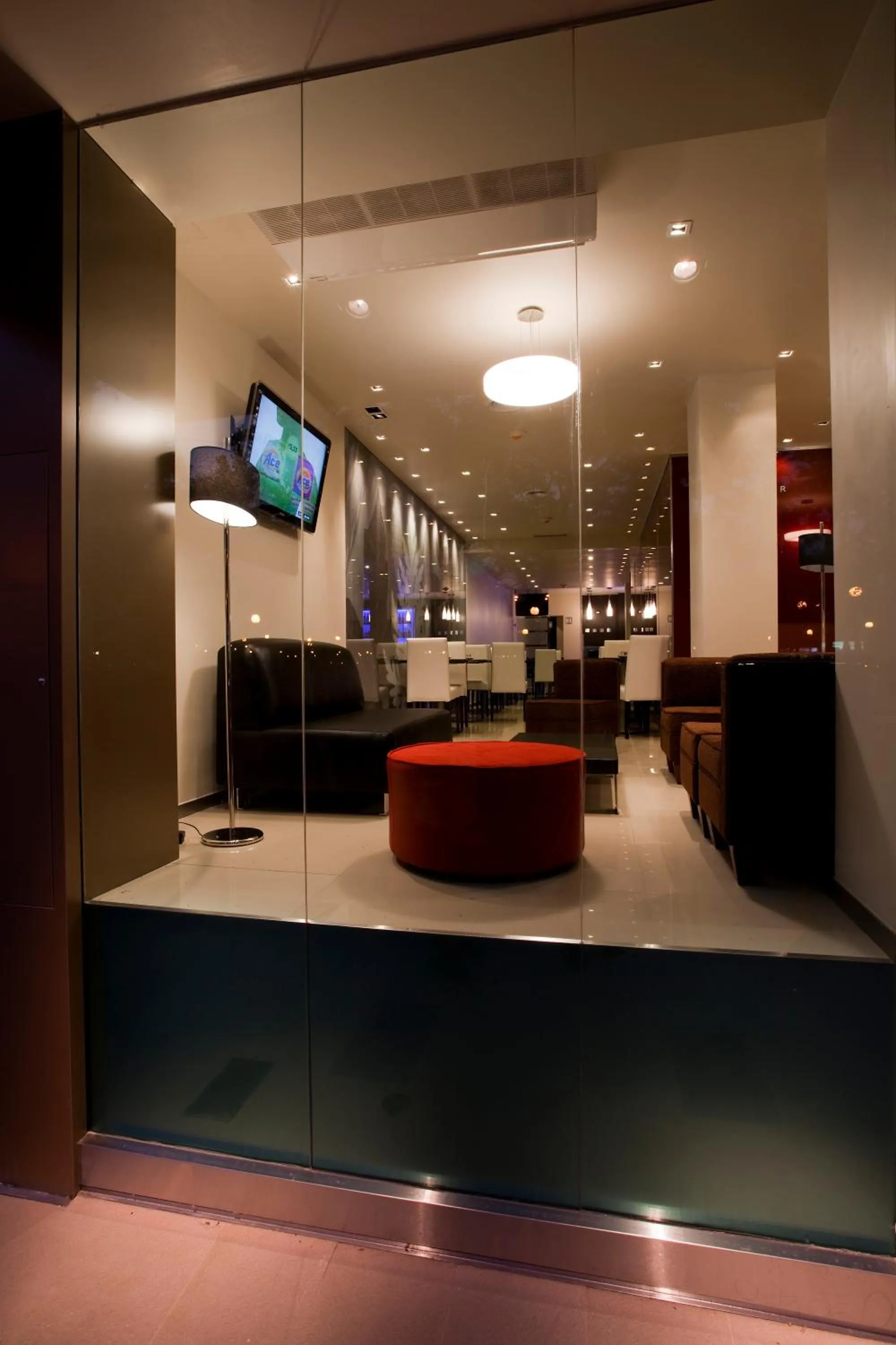 Communal lounge/ TV room in Niyat Urban Hotel