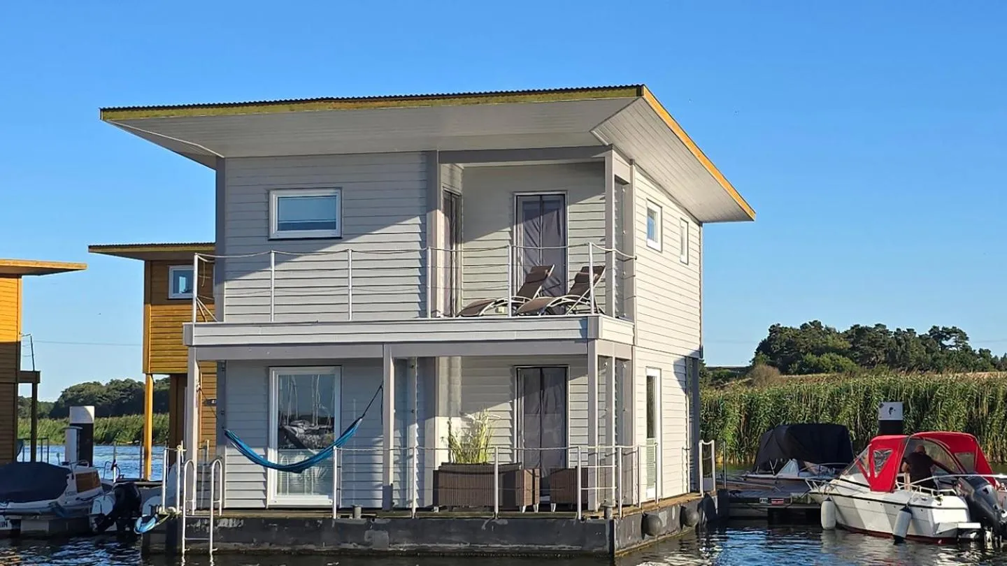 Property building in Schwimmende Häuser im BALTIC SEA RESORT