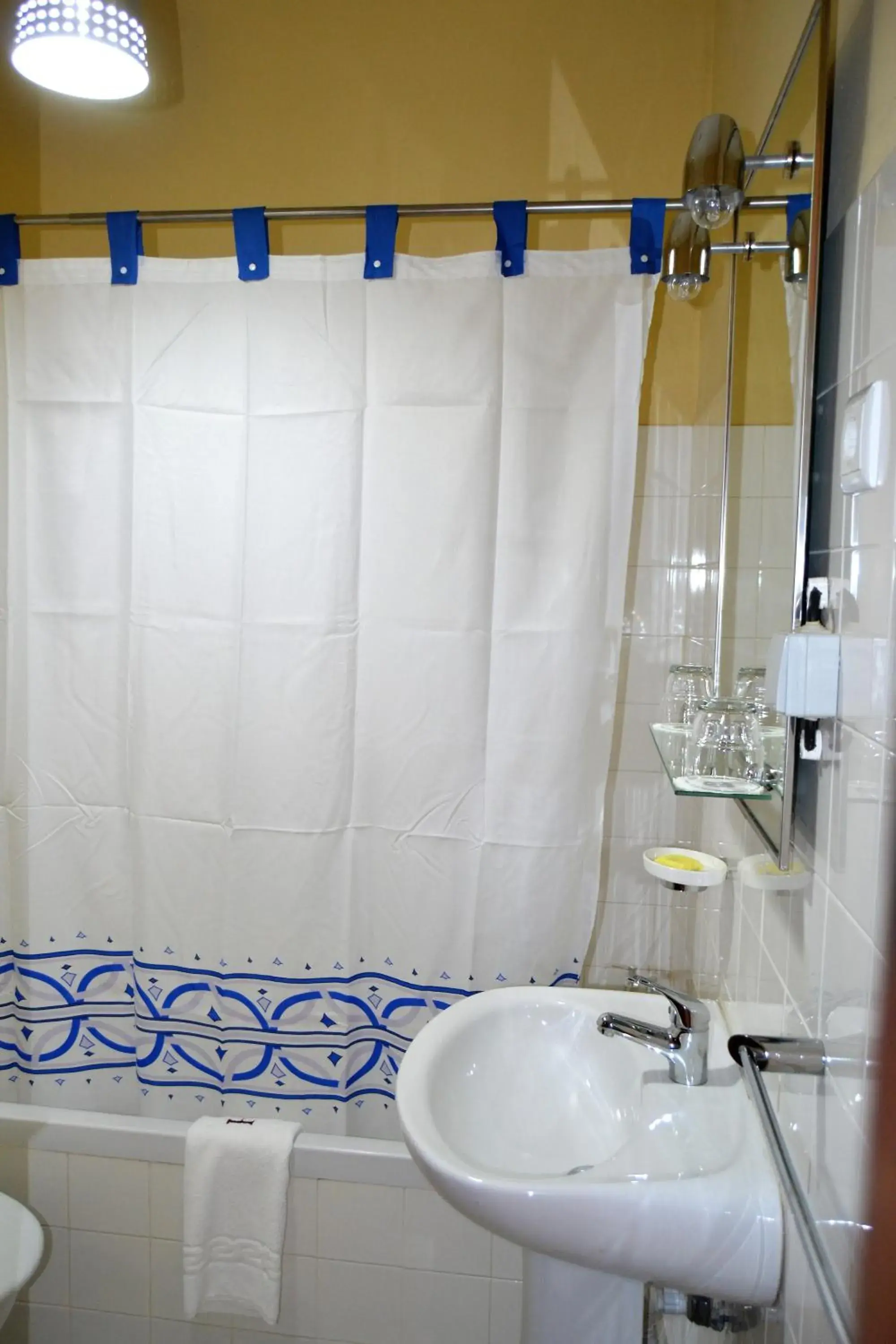 Double Room - single occupancy in Hotel Central Double Room - single occupancy in Hotel Central