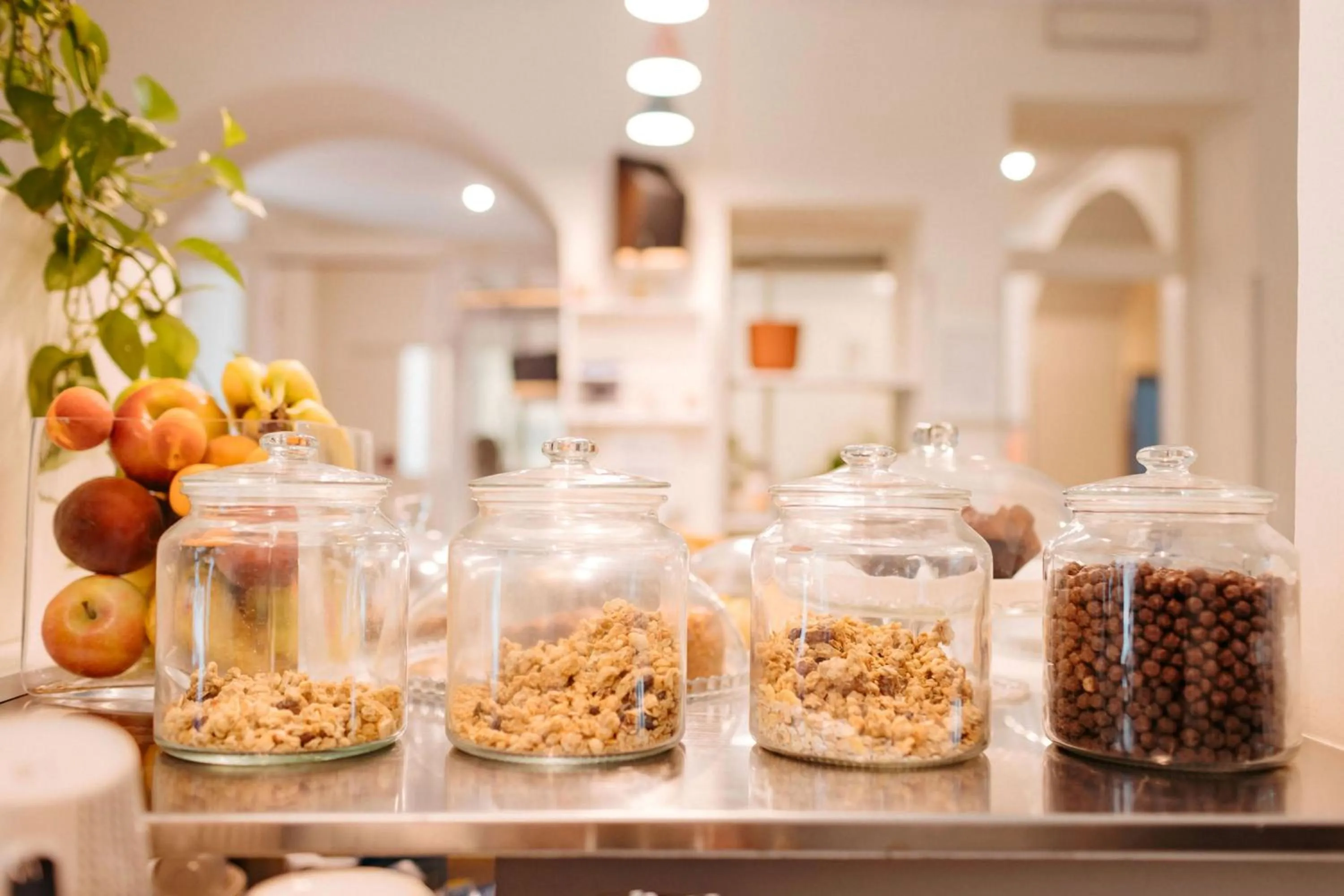 Food and drinks in Tomato Urban Retreat