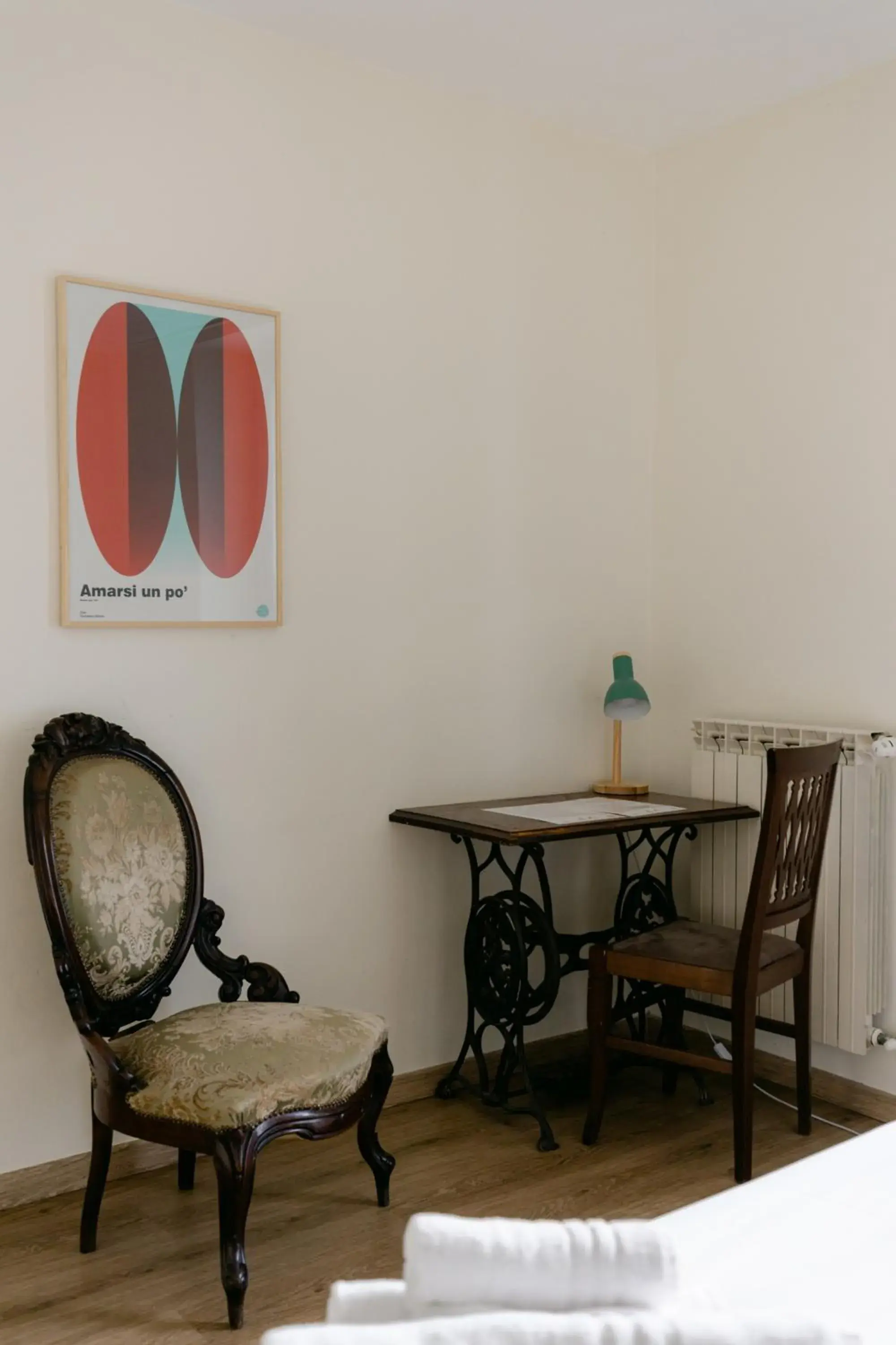 Living room in Tomato Urban Retreat Living room in Tomato Urban Retreat