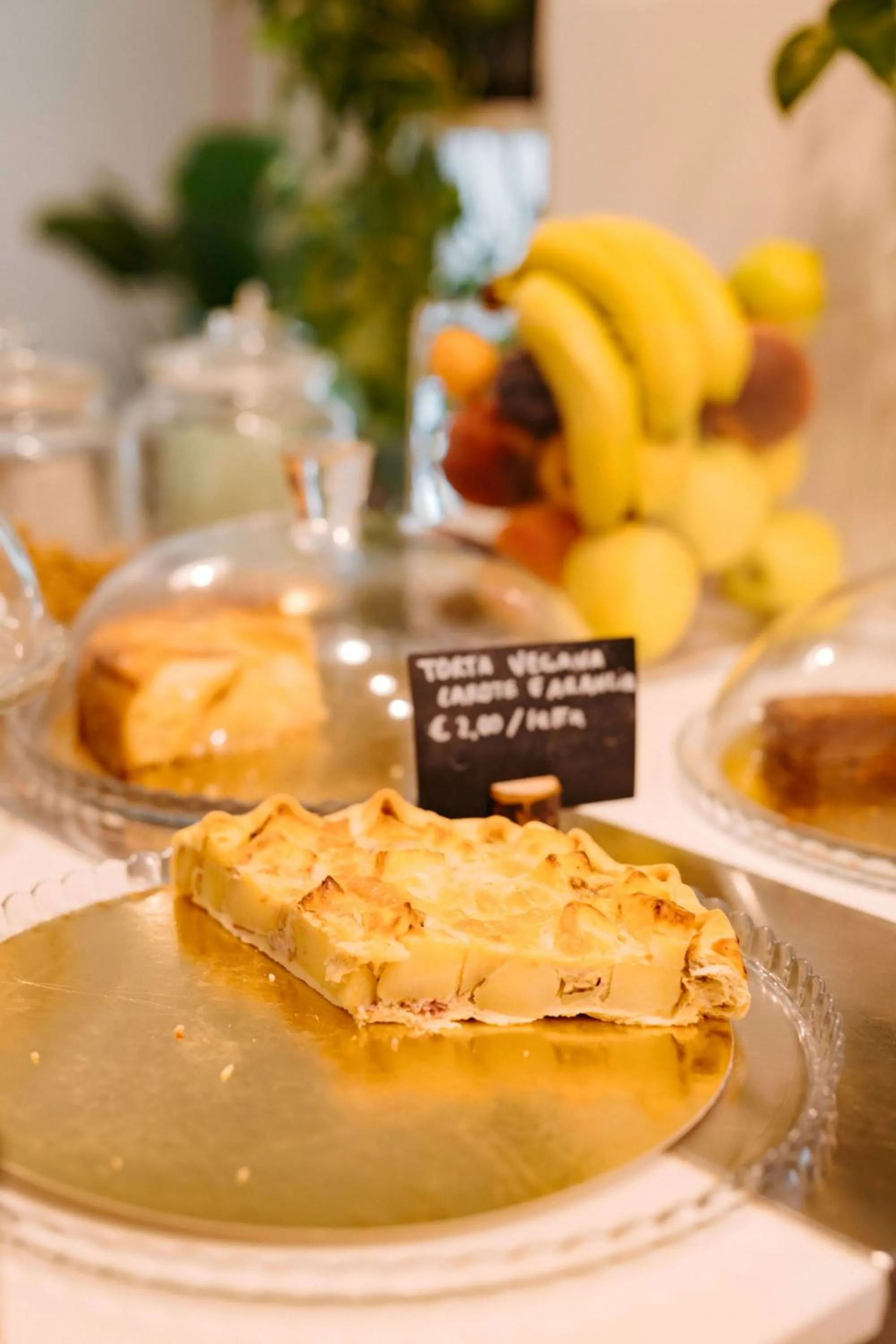 Food and drinks in Tomato Urban Retreat