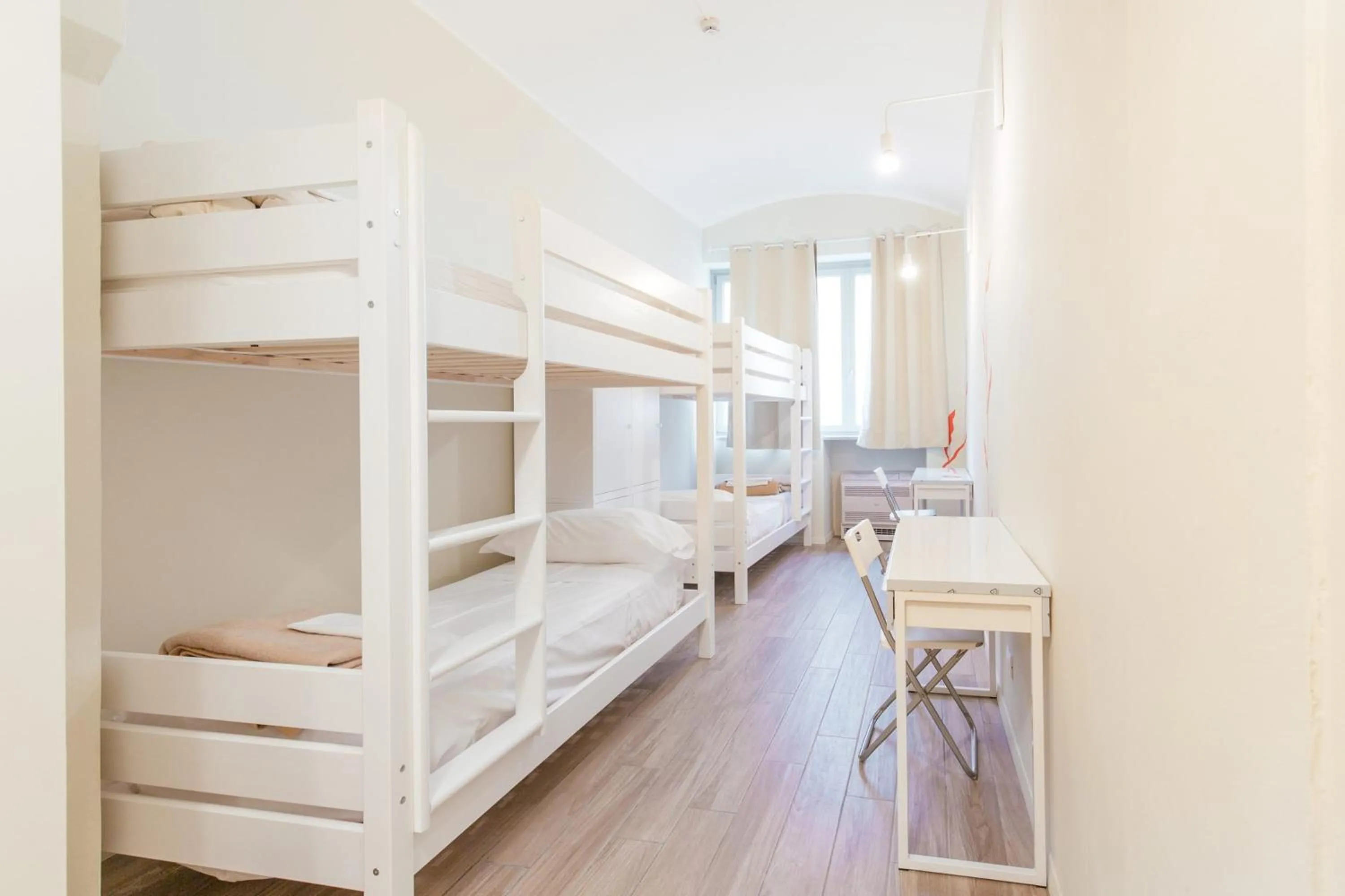 Photo of the whole room, Bed in Tomato Urban Retreat