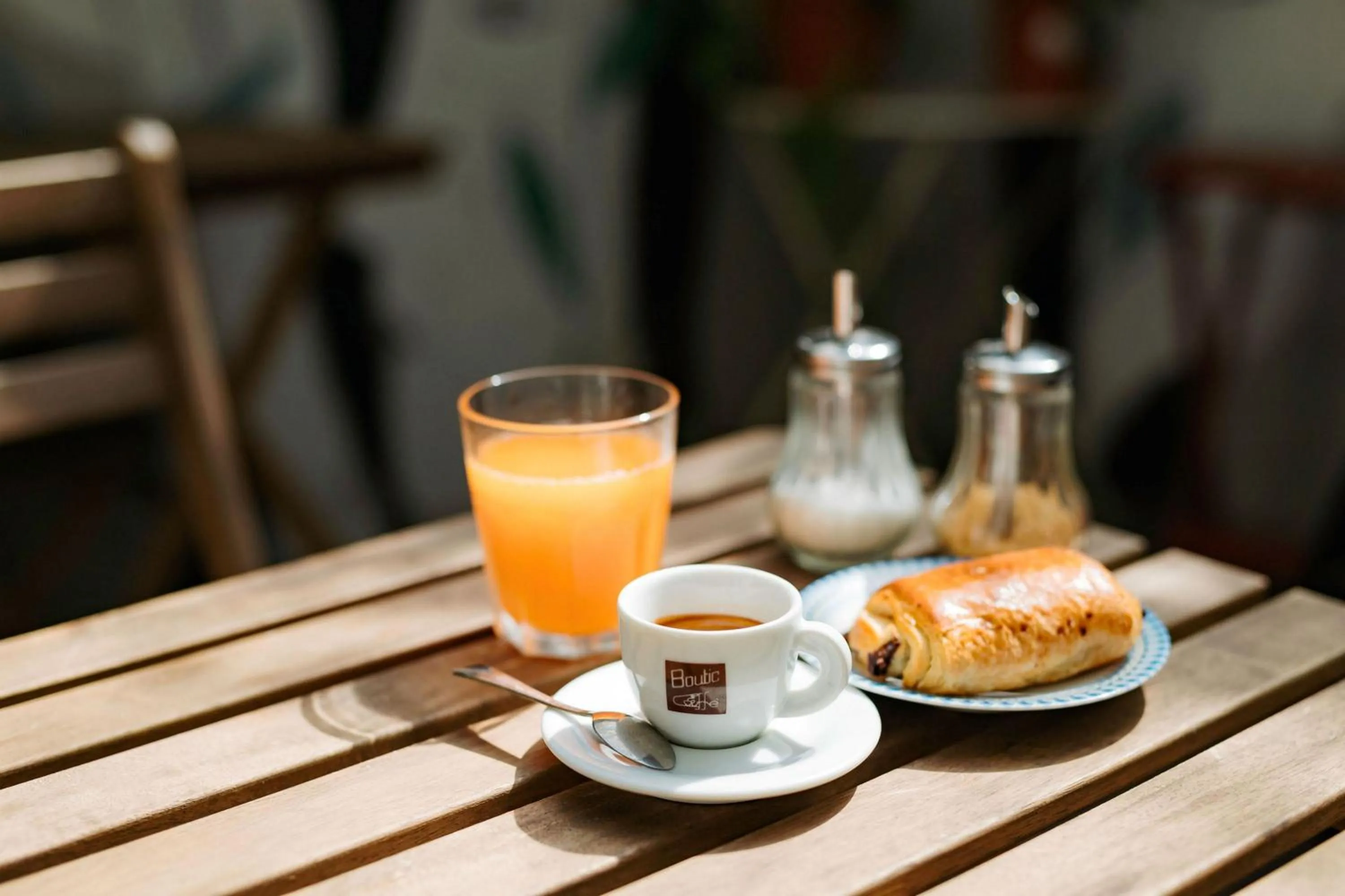 Food and drinks in Tomato Urban Retreat