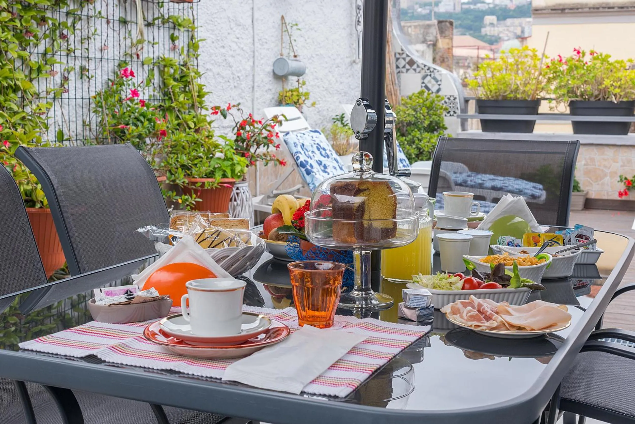 Buffet breakfast in La Terrazza ai Miracoli