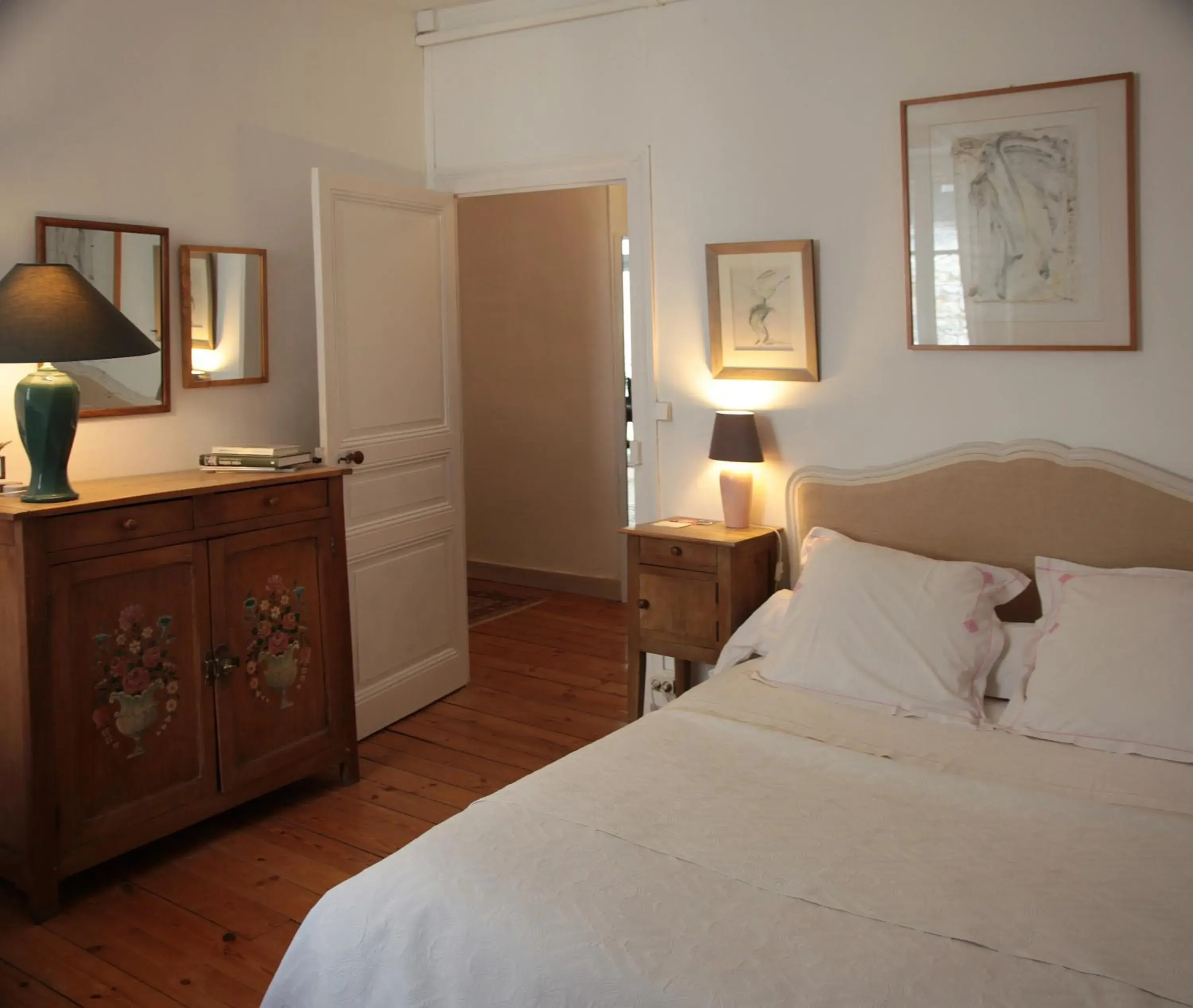Standard Double Room with Shared Bathroom and Toilet in Le Magnolia Standard Double Room with Shared Bathroom and Toilet in Le Magnolia
