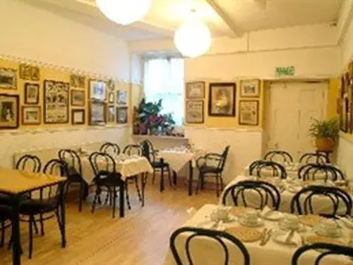 Dining area in Garth Hotel Dining area in Garth Hotel