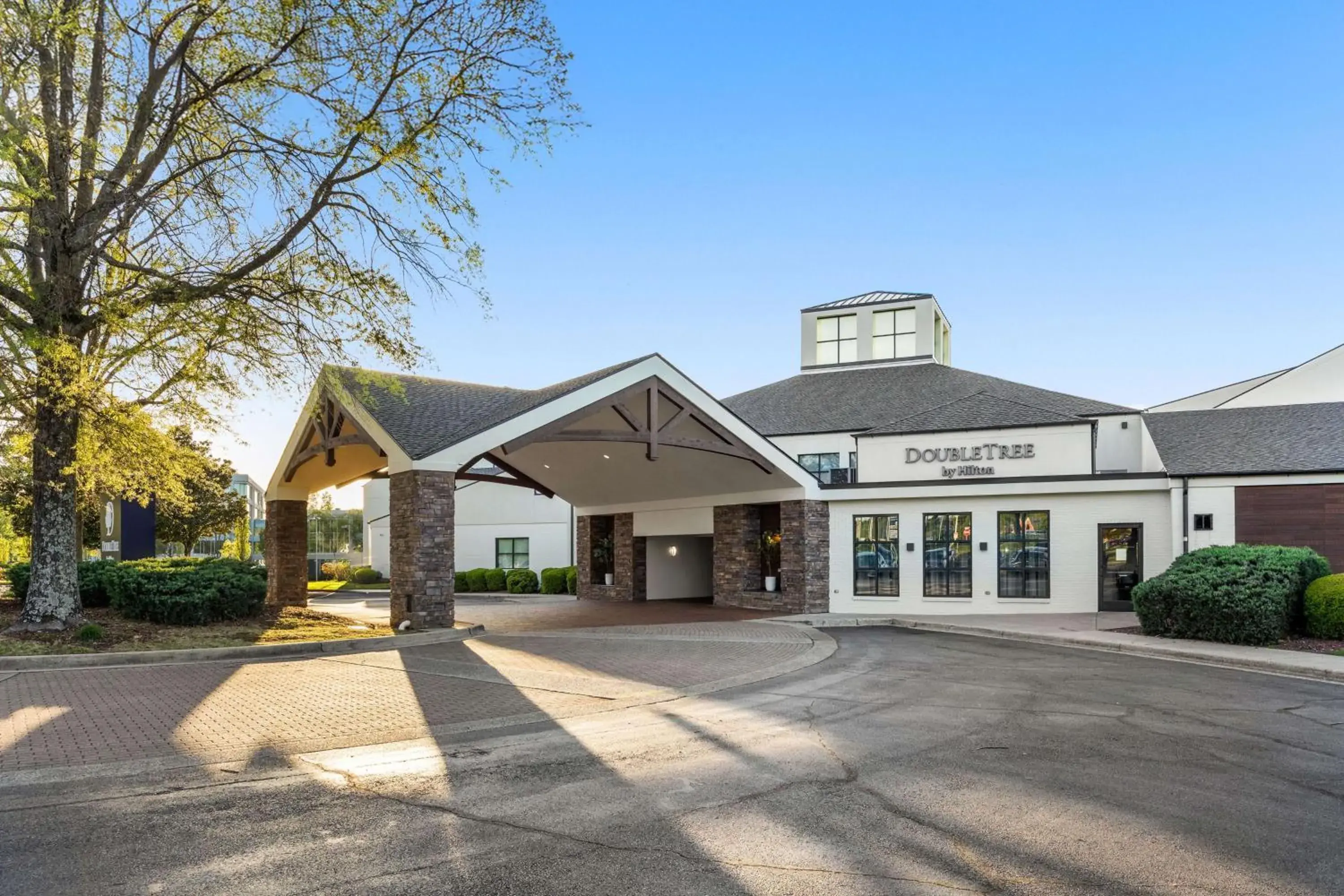 Property building in DoubleTree Suites by Hilton Hotel Huntsville South Property building in DoubleTree Suites by Hilton Hotel Huntsville South