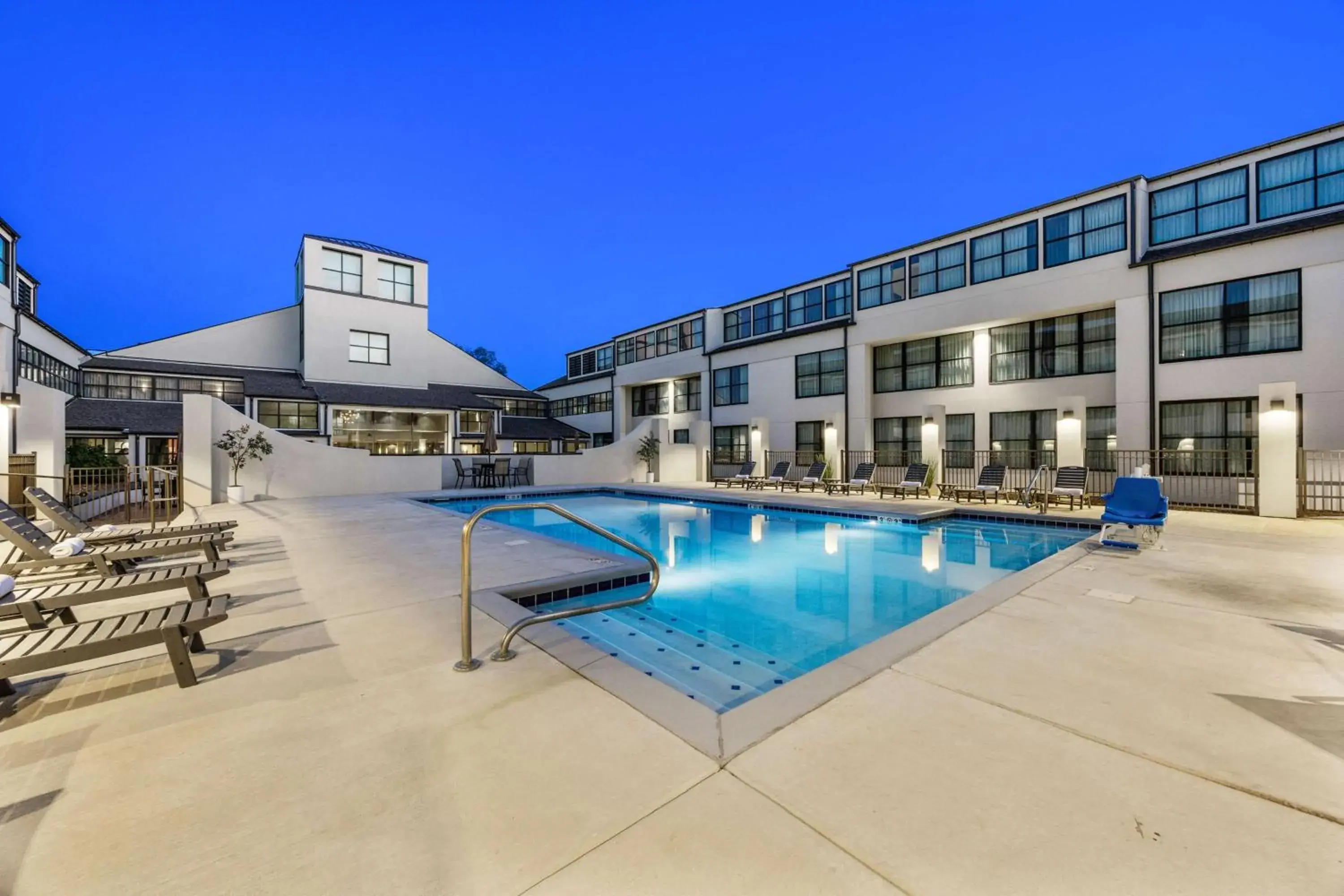 Pool view in DoubleTree Suites by Hilton Hotel Huntsville South Pool view in DoubleTree Suites by Hilton Hotel Huntsville South