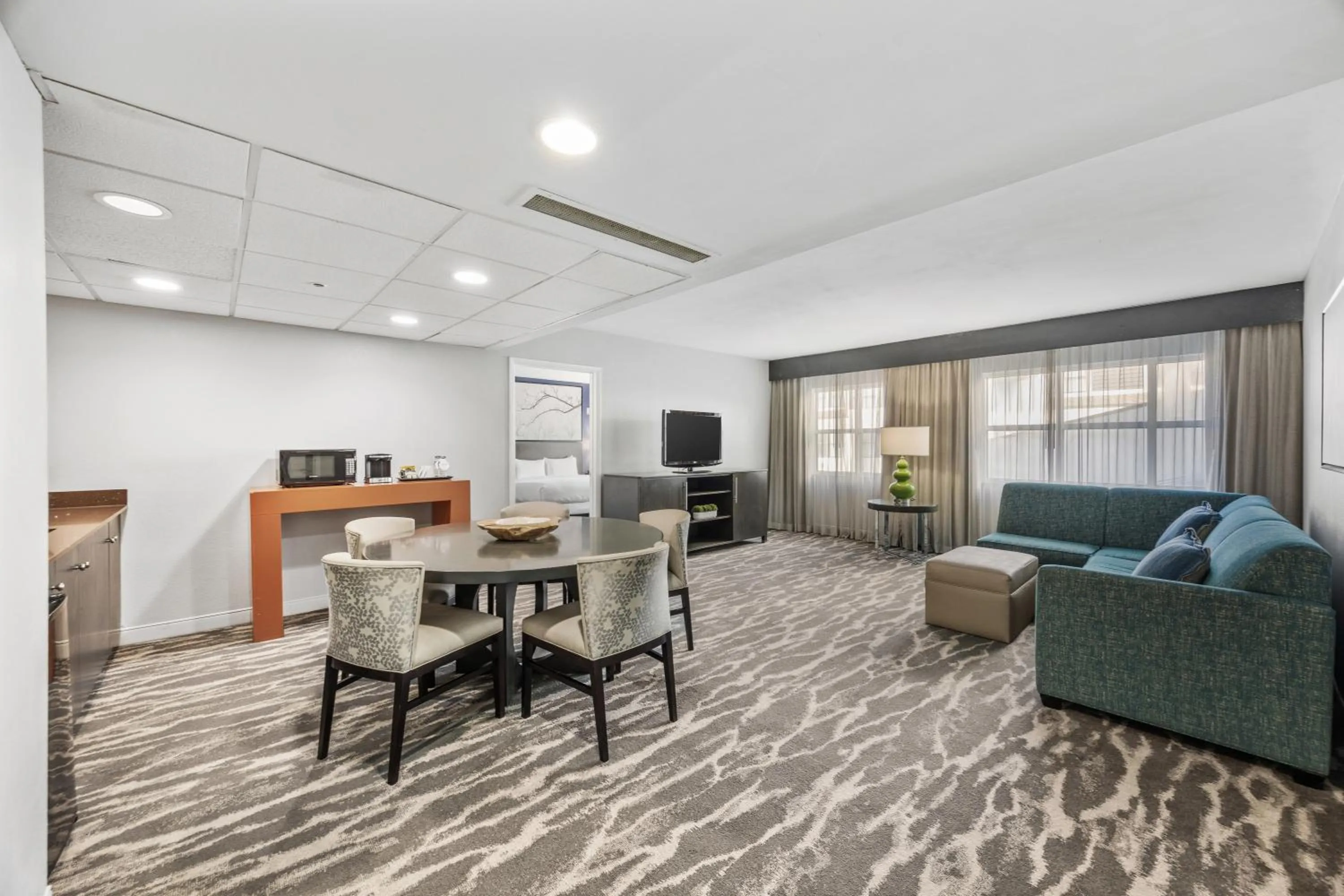 Seating area in DoubleTree Suites by Hilton Hotel Huntsville South
