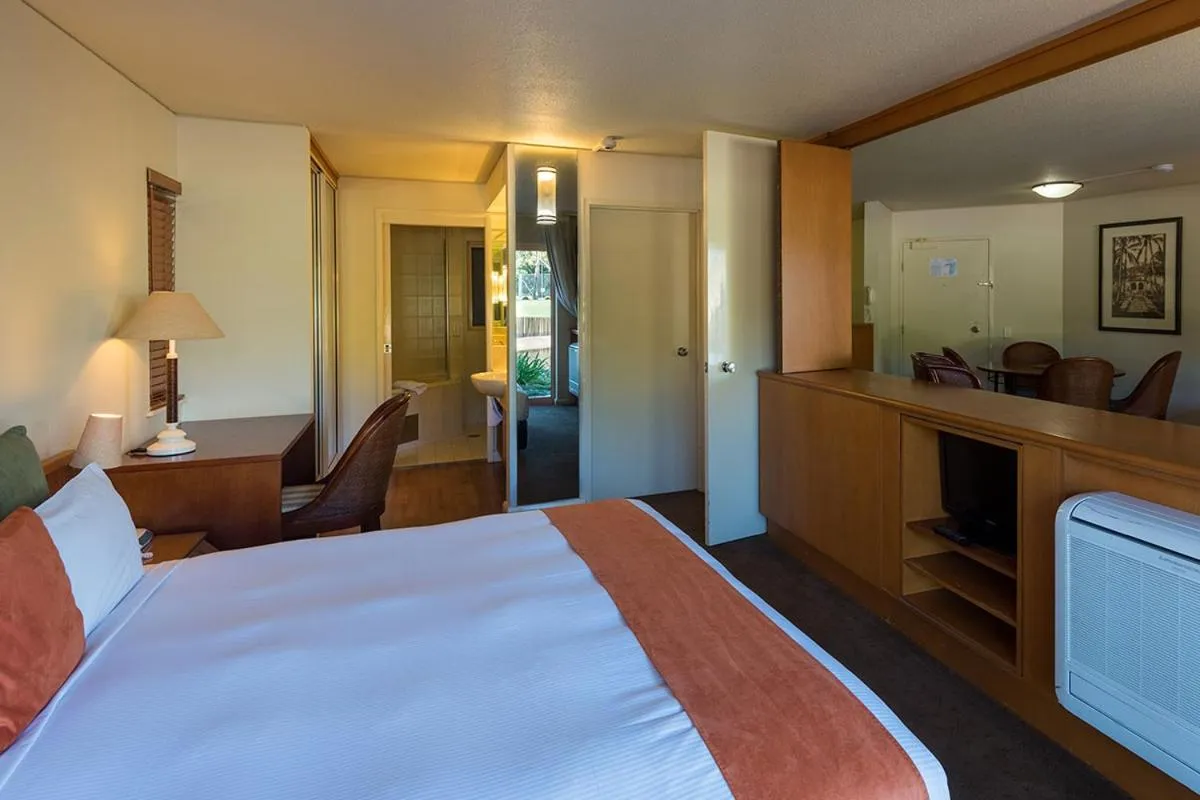 Bedroom, Bed in Pacific Bay Resort