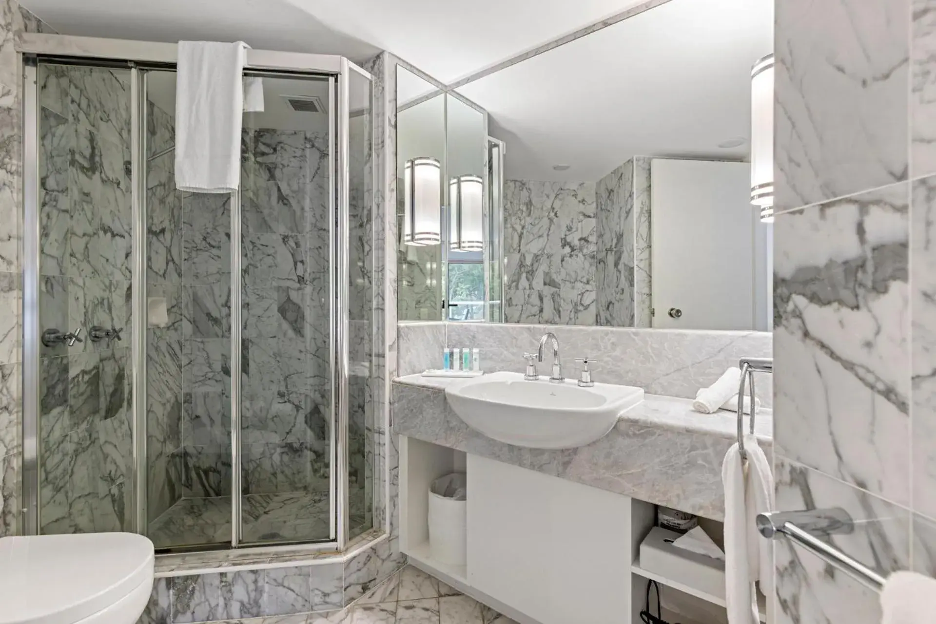 Shower in Pacific Bay Resort Shower in Pacific Bay Resort