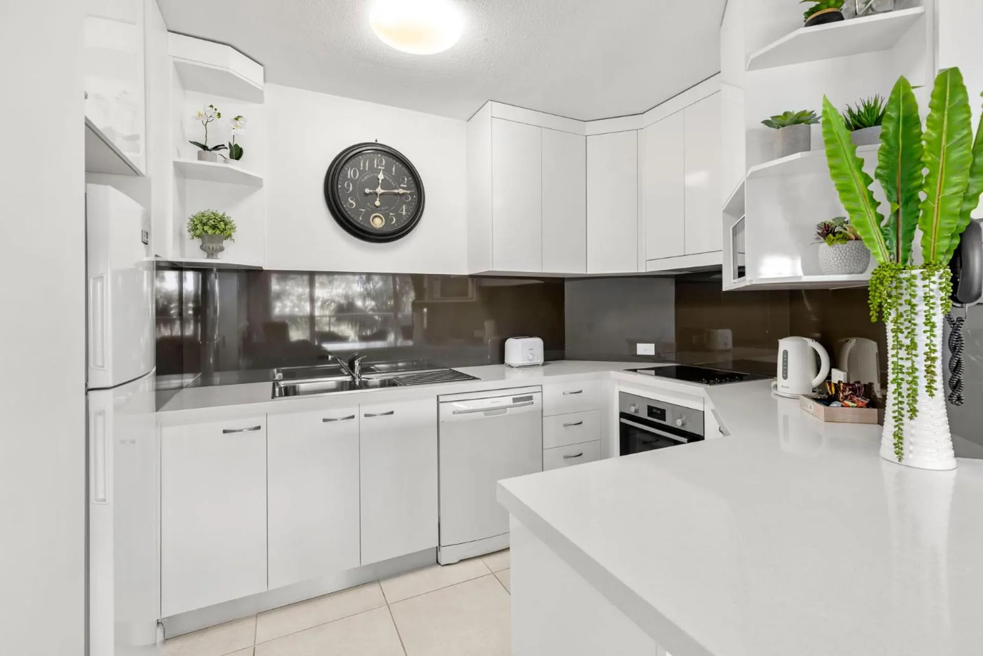 Kitchen or kitchenette in Pacific Bay Resort