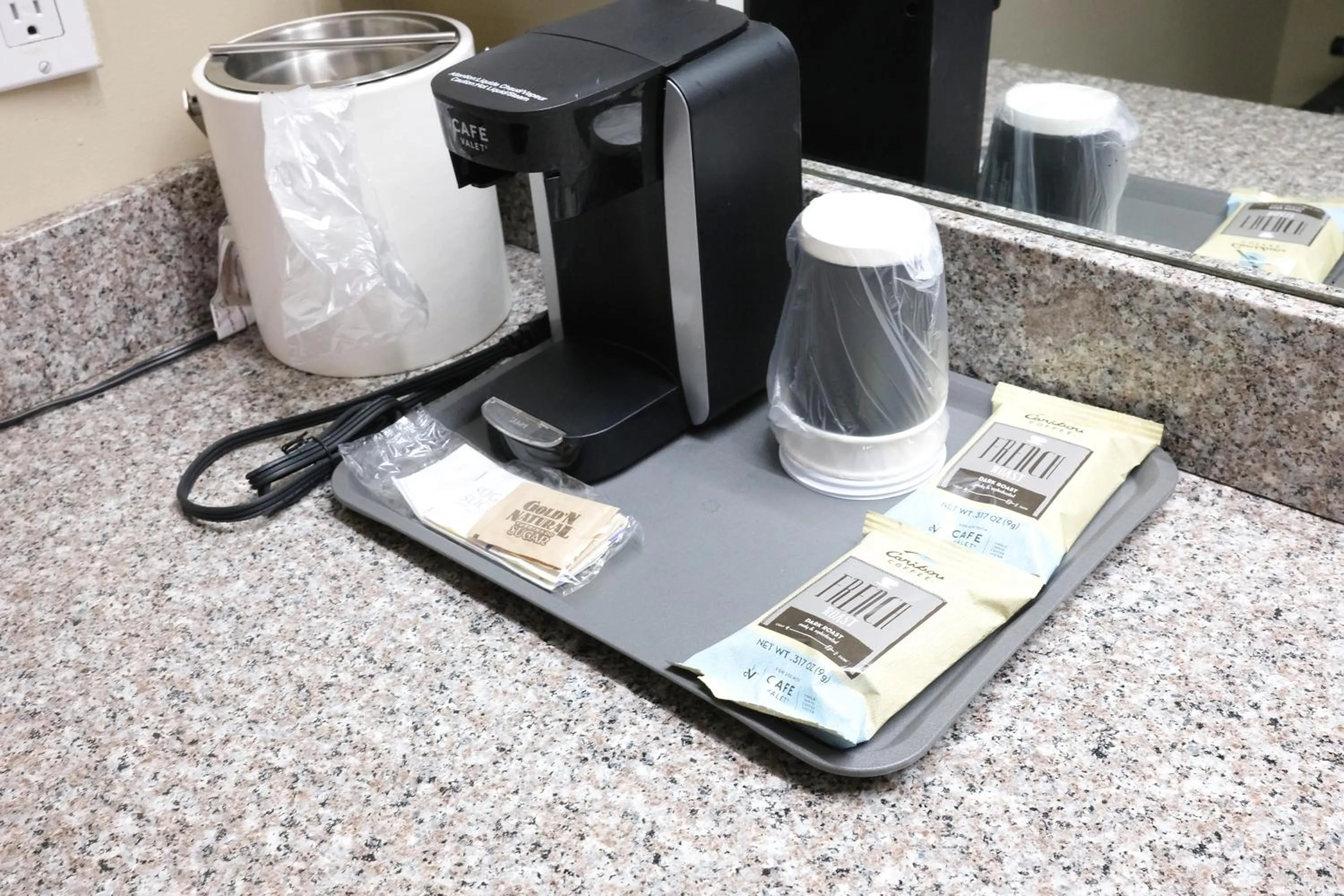 Coffee/tea facilities in Regency Inn of Eddyville Kuttawa