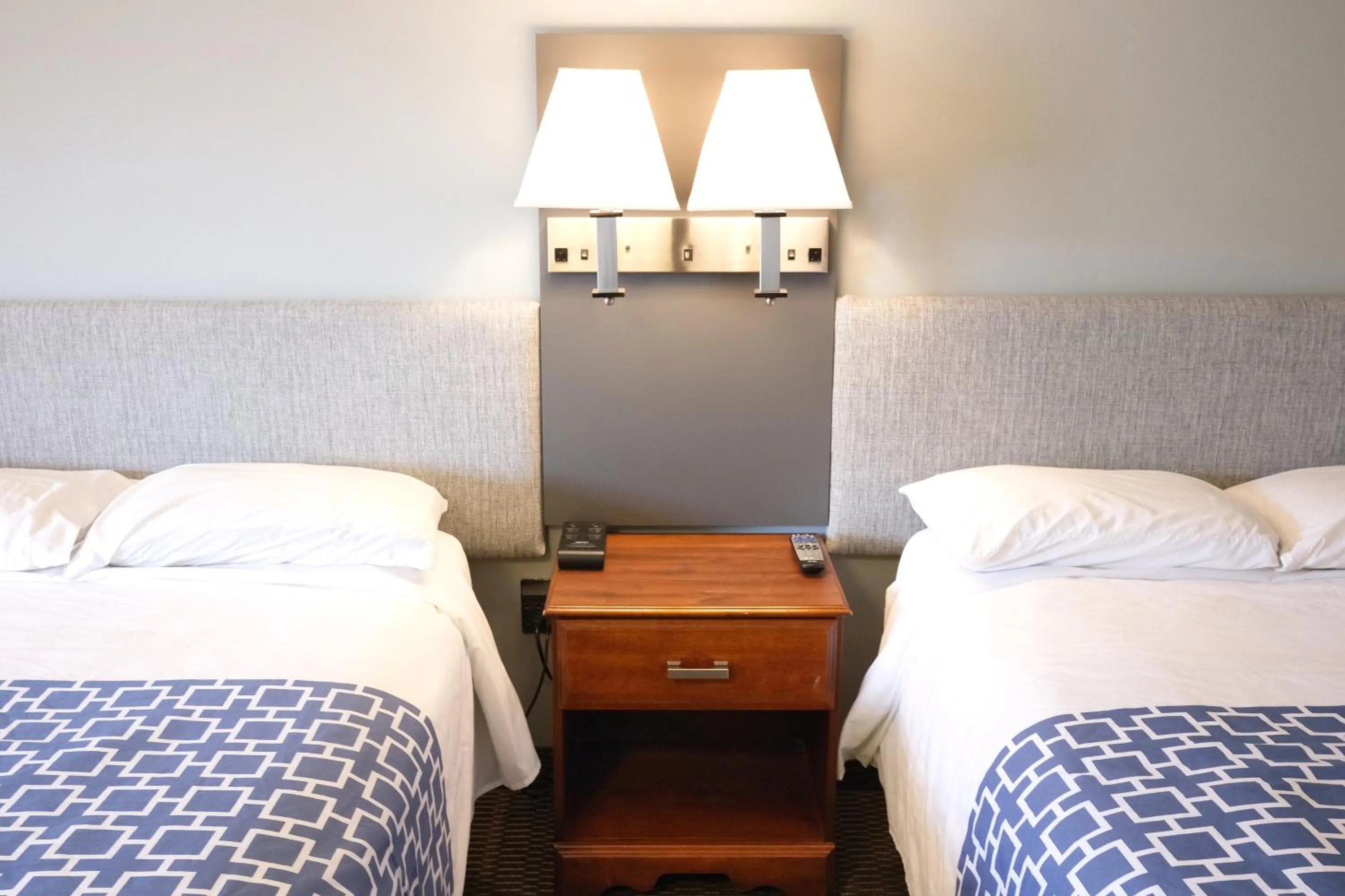 Bedroom, Bed in Regency Inn of Eddyville Kuttawa