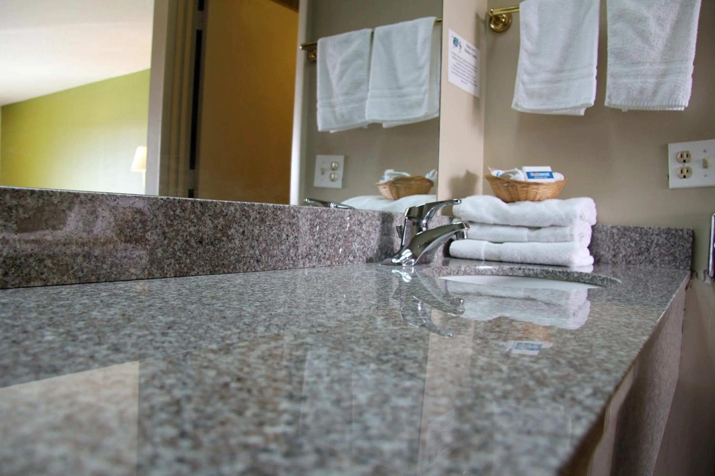 Bathroom in Regency Inn of Eddyville Kuttawa