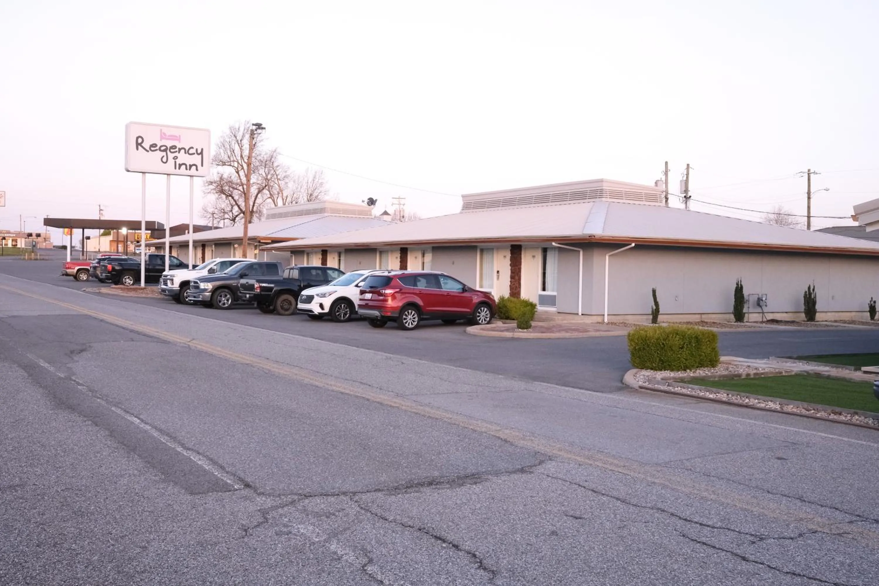 Parking in Regency Inn of Eddyville Kuttawa