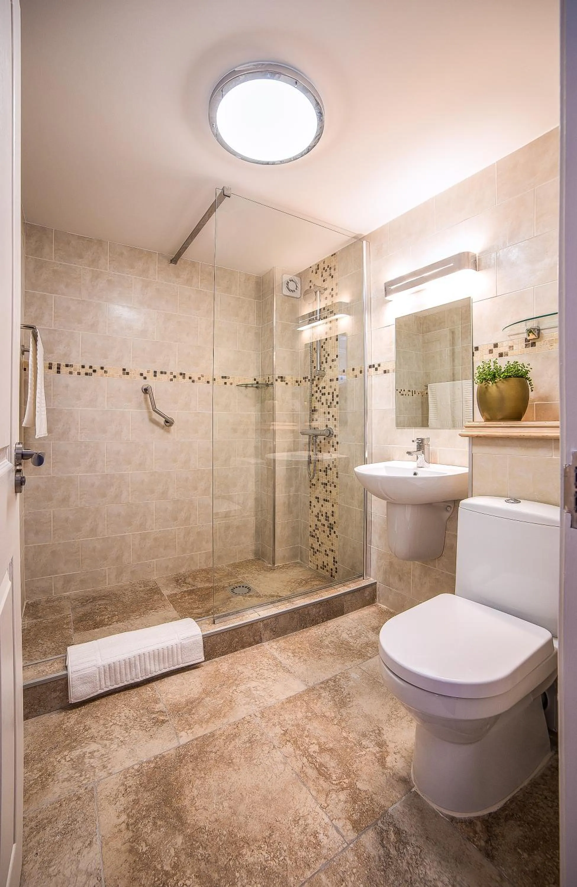 Shower in The Frontier Hotel