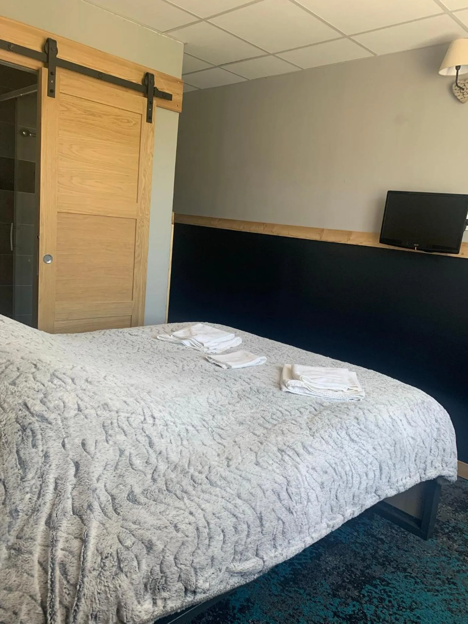 Photo of the whole room, Bed in Hôtel l'Équipe