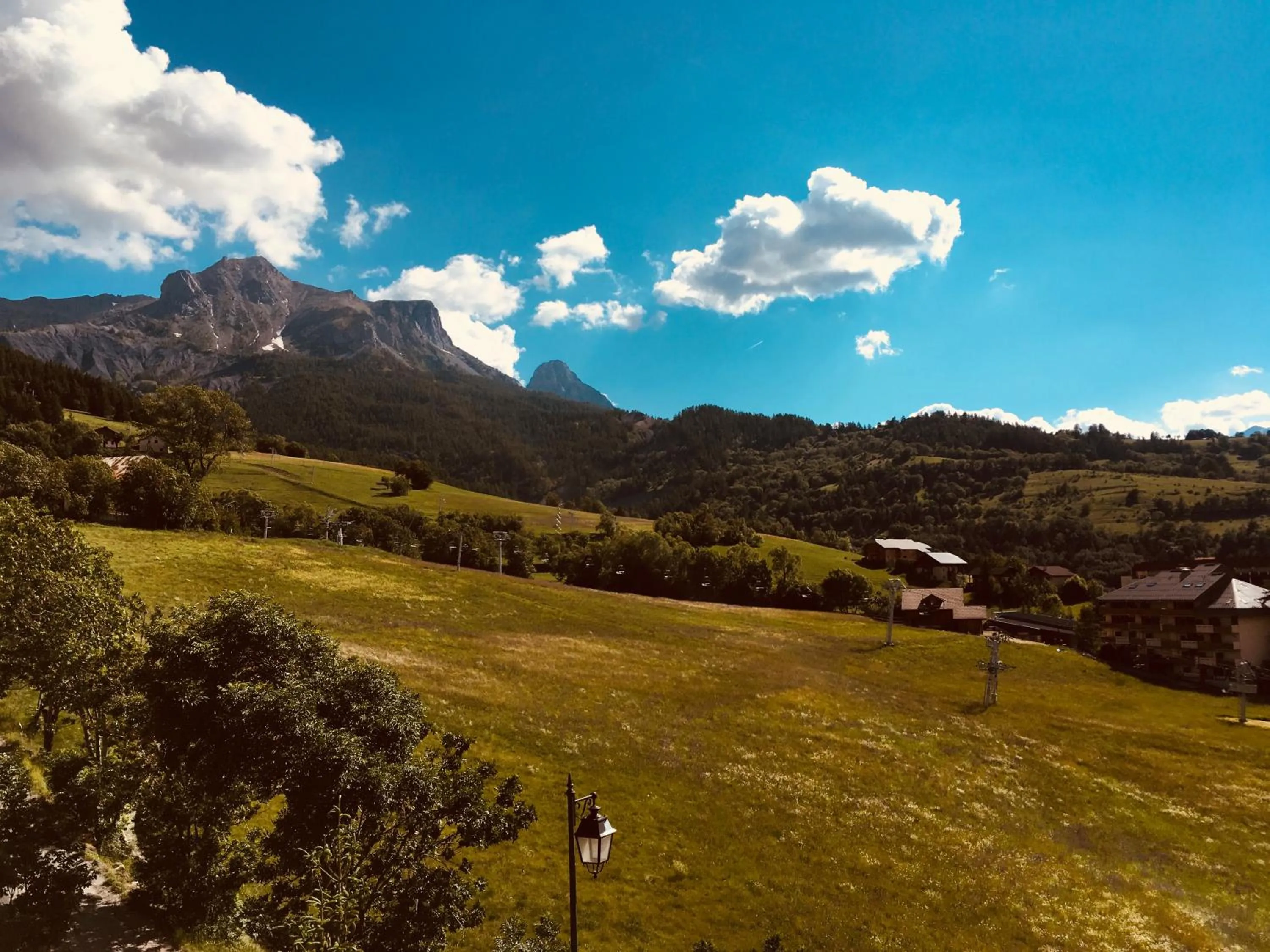 Mountain view in Hôtel l'Équipe
