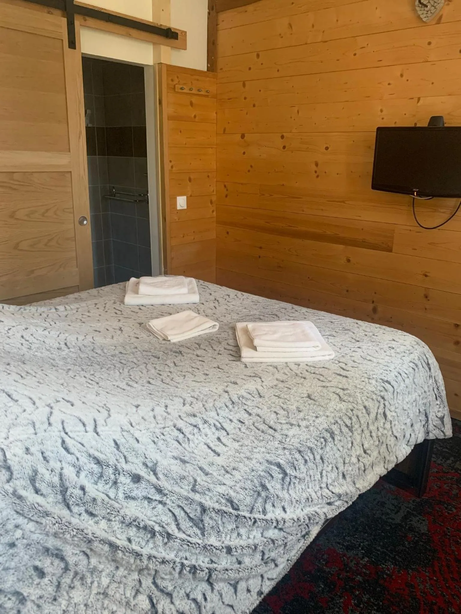 Photo of the whole room, Bed in Hôtel l'Équipe