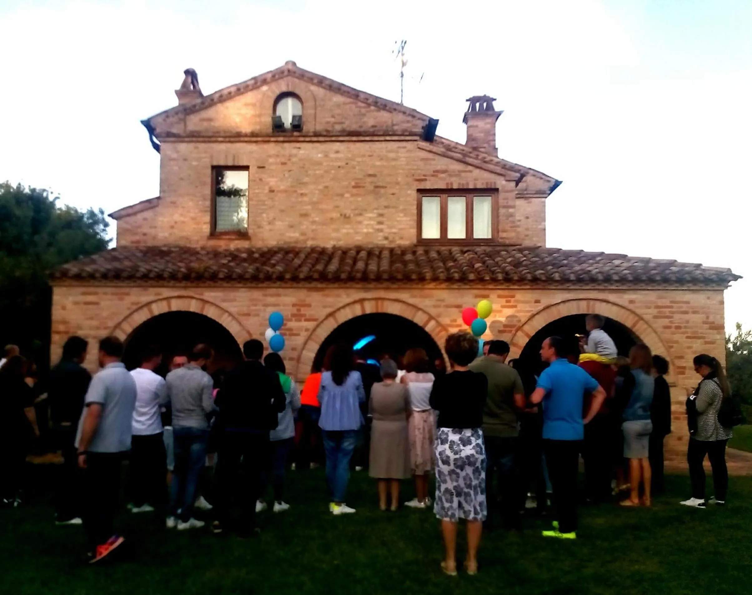 People in B&B La Casa tra gli Ulivi