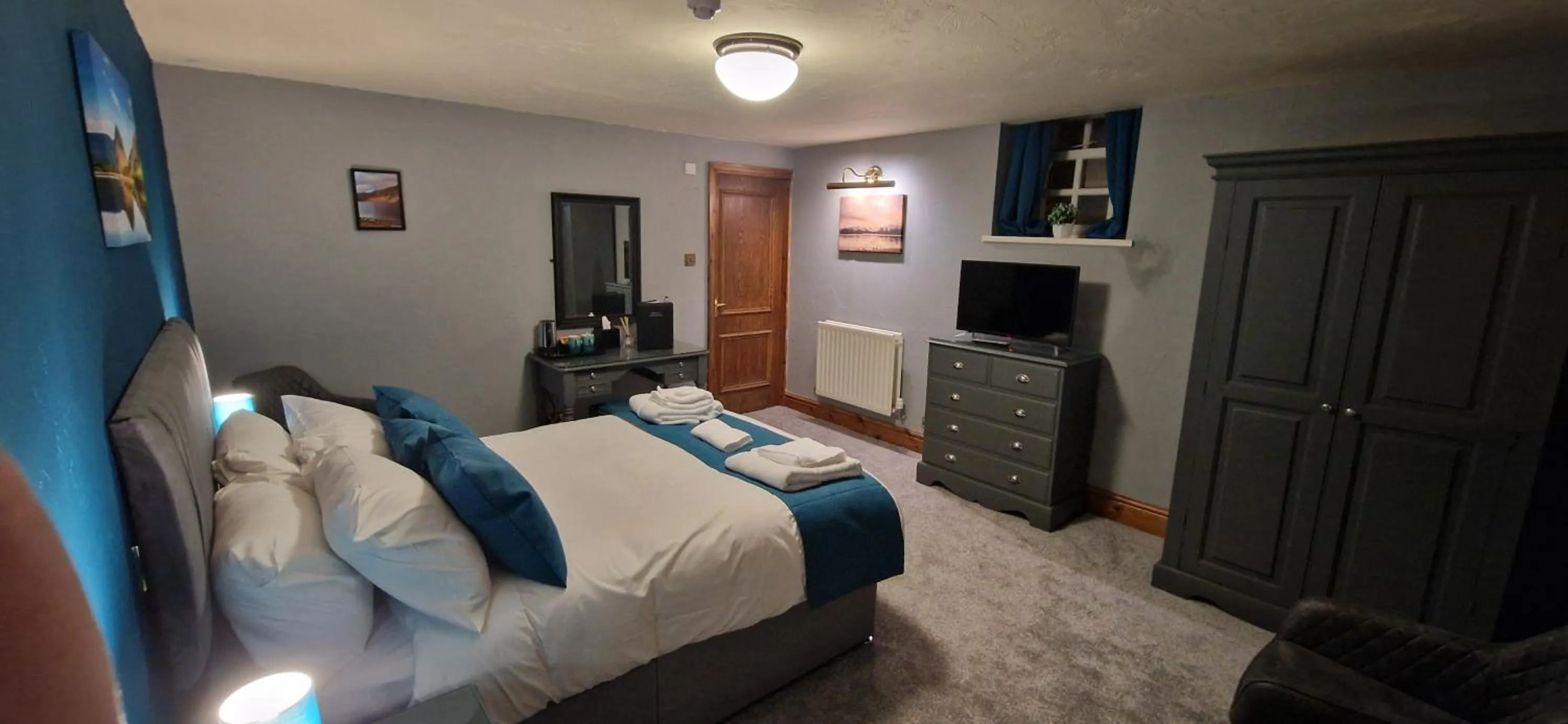 Photo of the whole room, Bed in Station Inn B&B