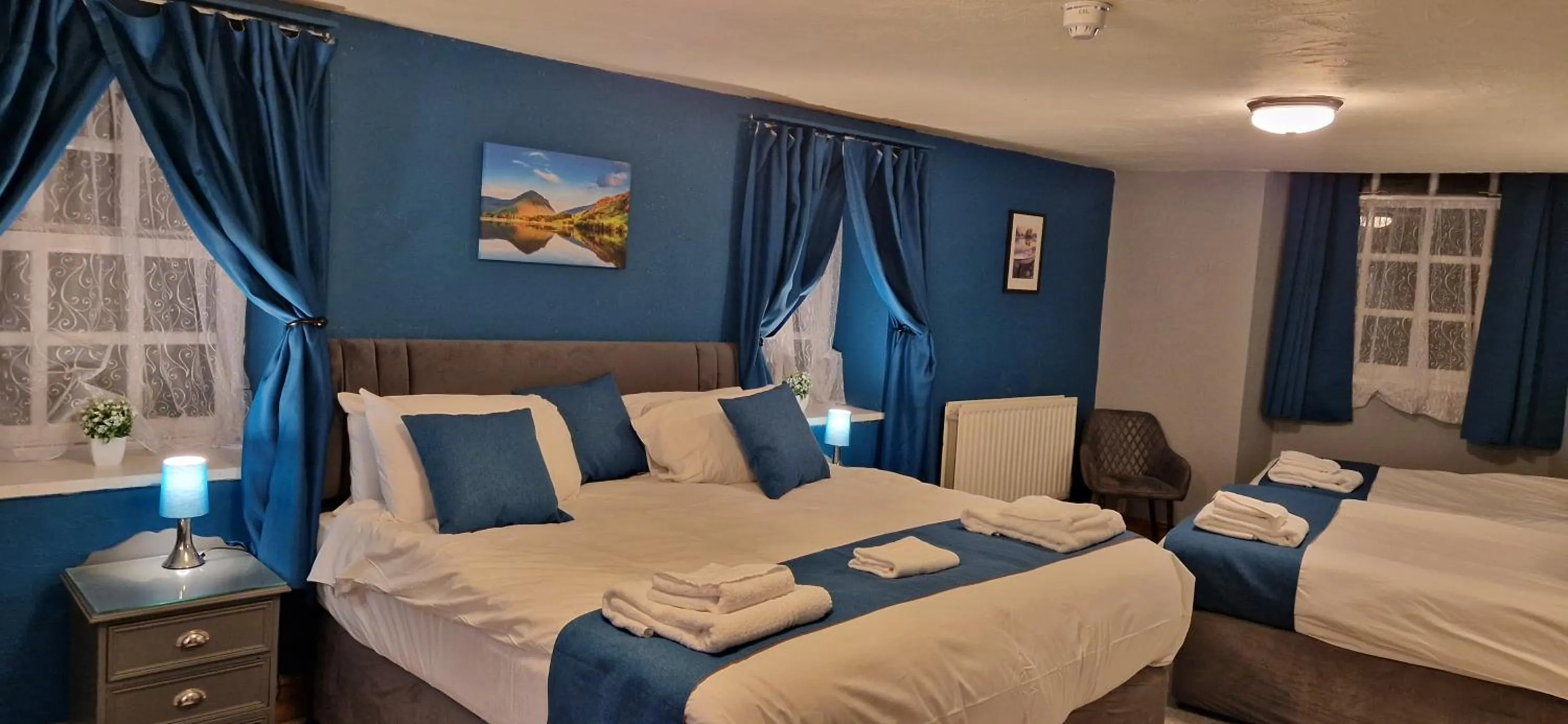 Photo of the whole room, Bed in Station Inn B&B