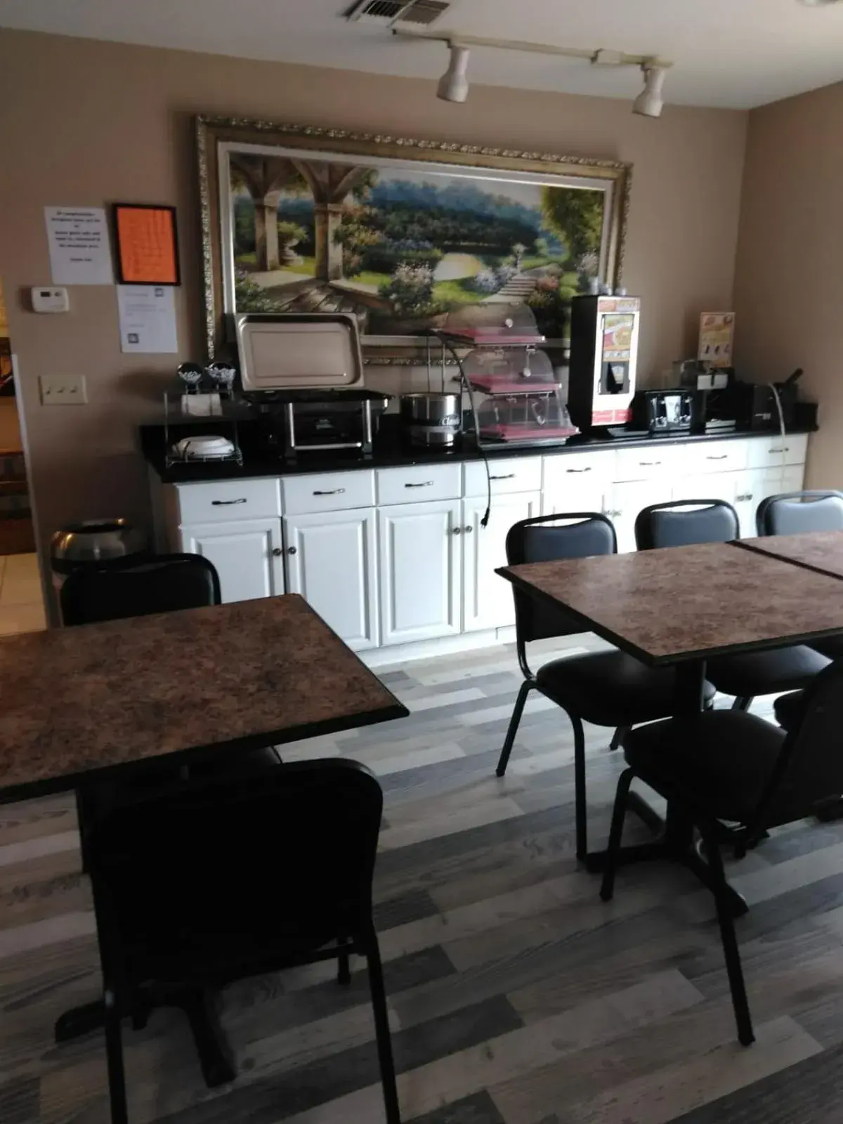 Buffet breakfast in Hawthorn Extended Stay by Wyndham Wichita Buffet breakfast in Hawthorn Extended Stay by Wyndham Wichita