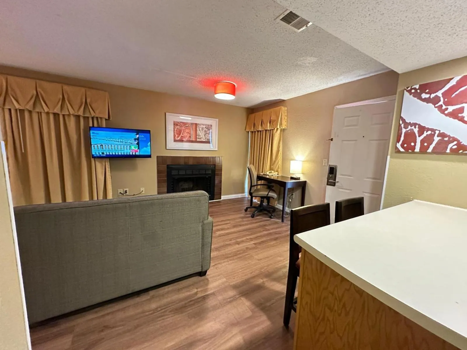 Communal lounge/ TV room, Bed in Hawthorn Extended Stay by Wyndham Wichita