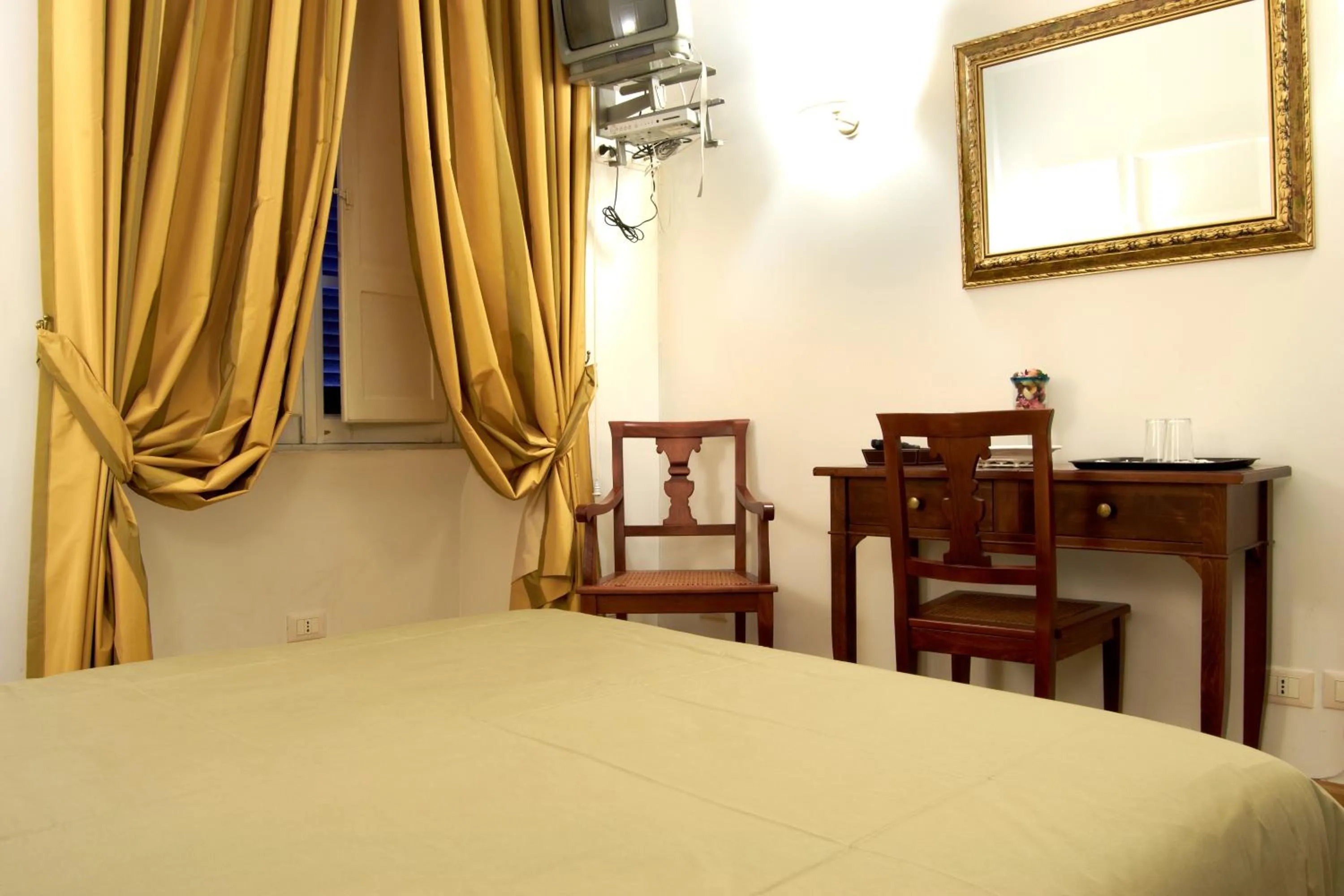 Seating area, Bed in Domus Mazzini